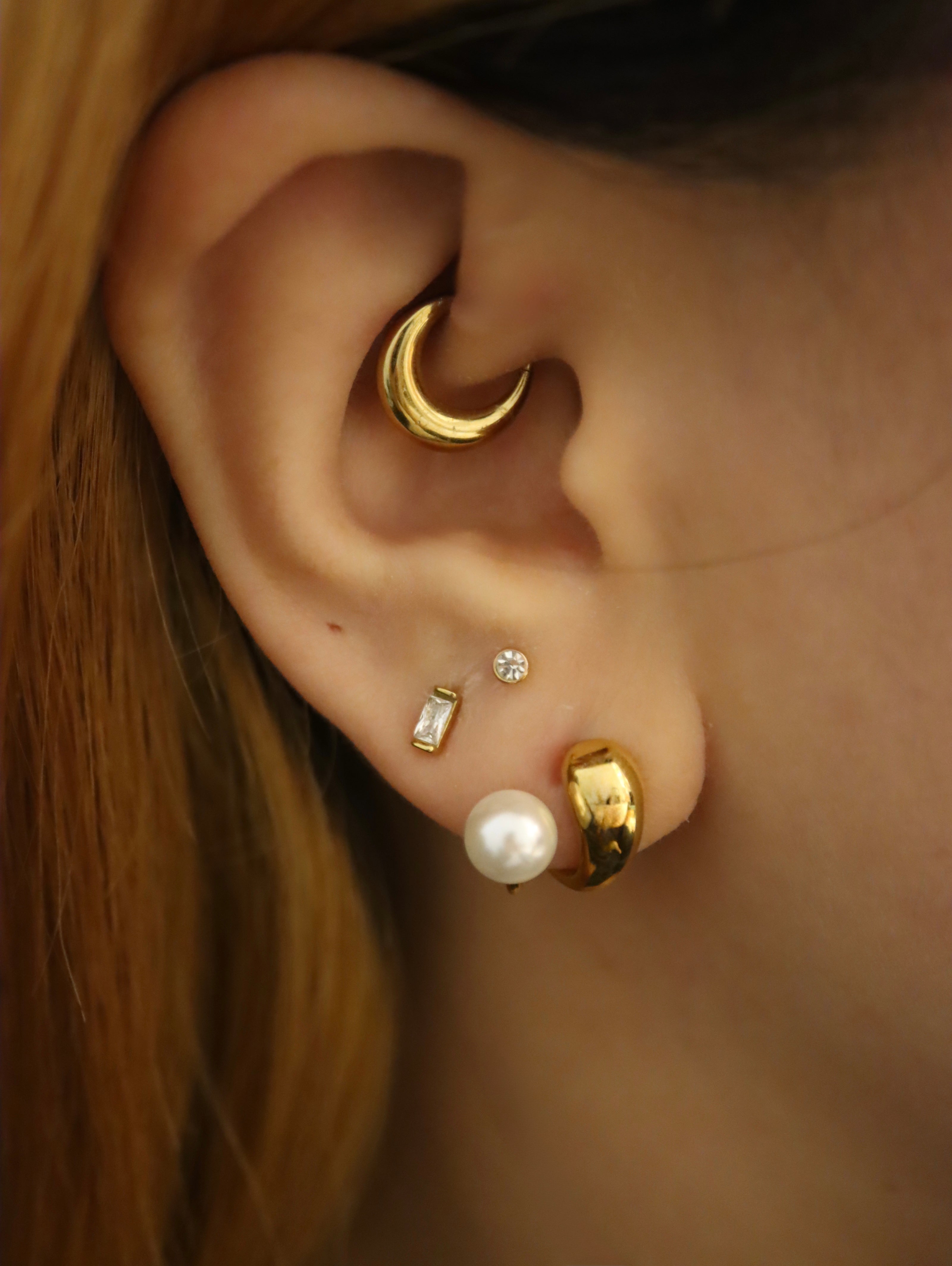 Lobe wrap pearl stainless steel earrings