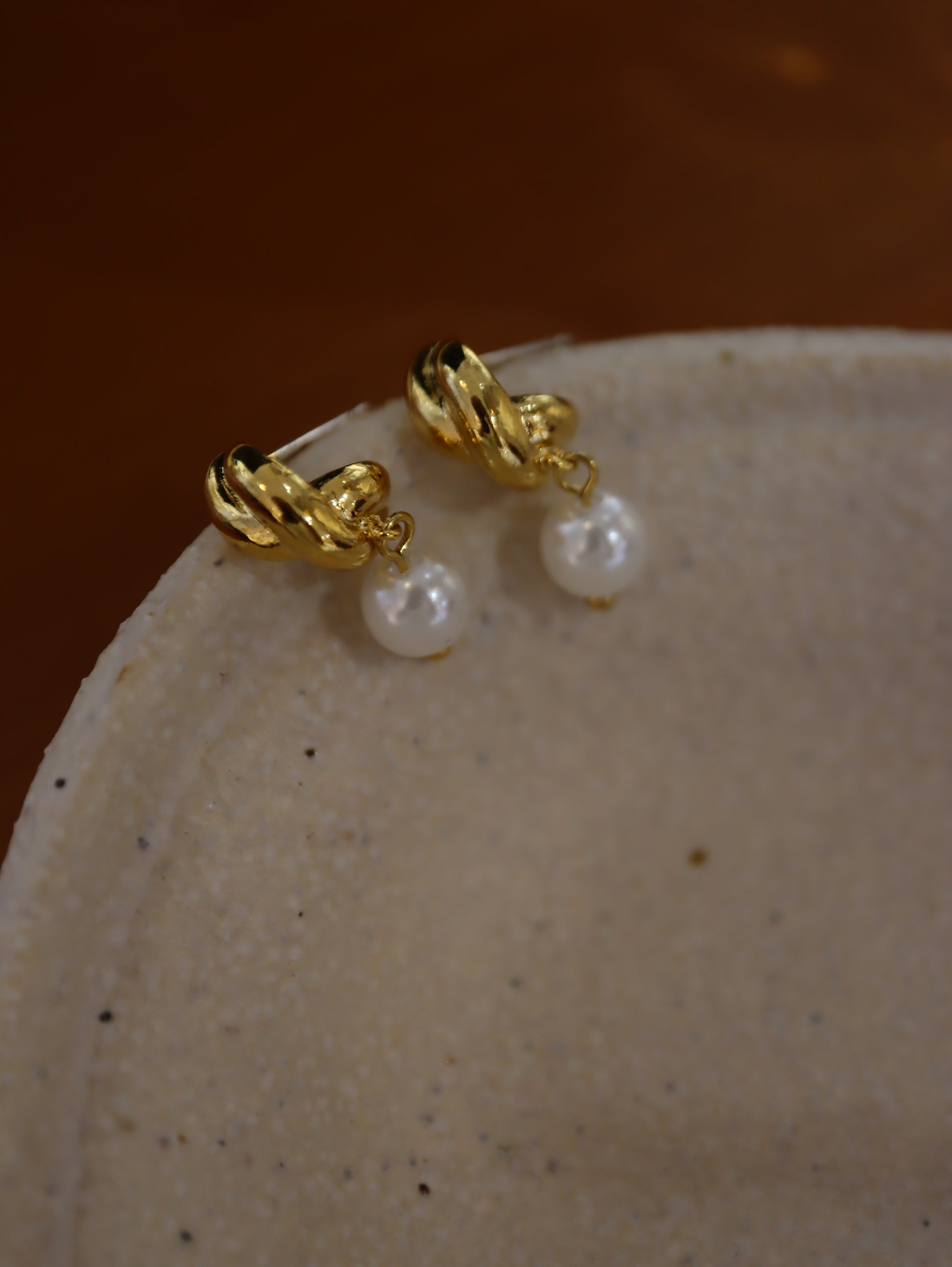 Drop pearl earrings