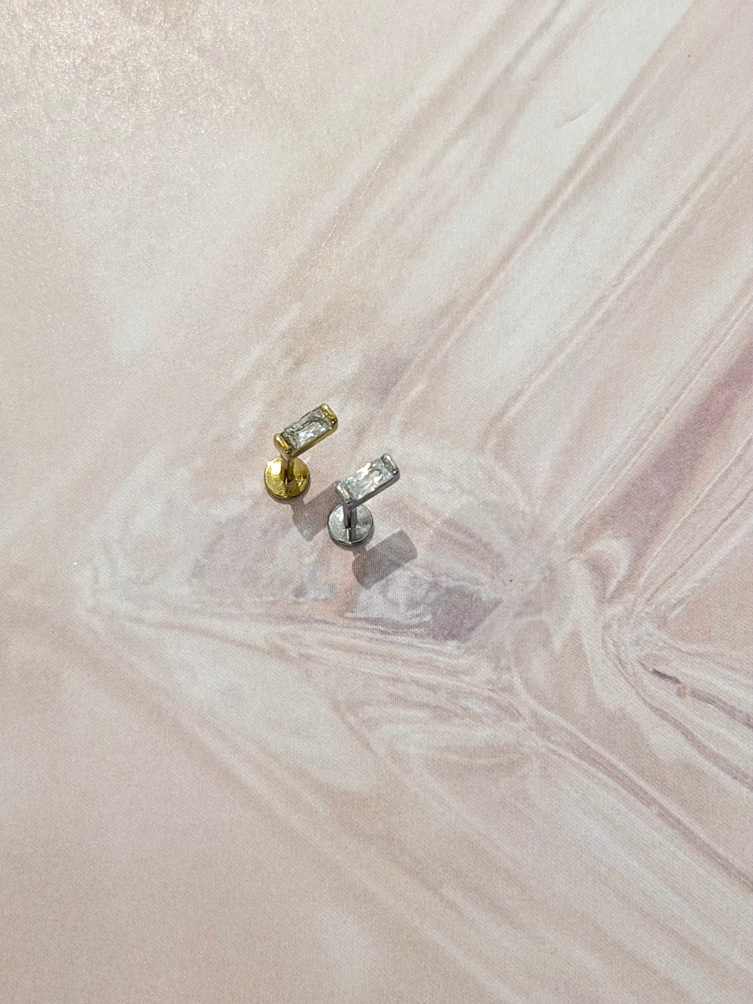 Rectangular cz threadless stud piercing