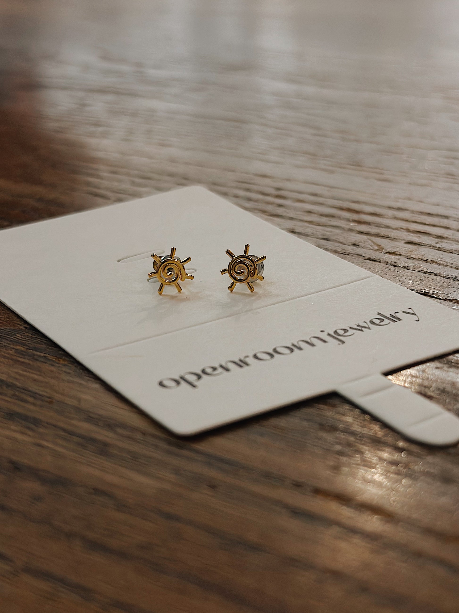 Shining sun mini earrings