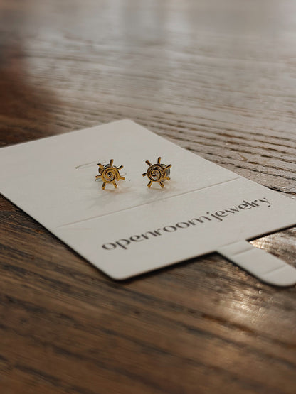 Shining sun mini earrings