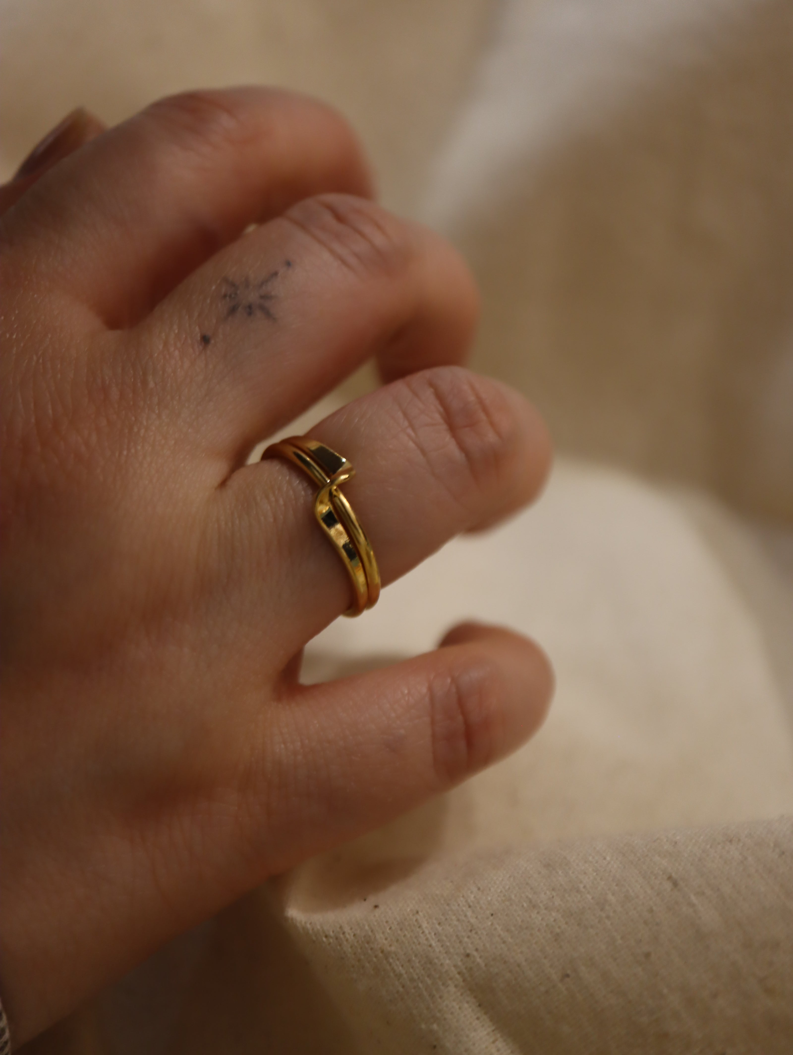 Wave & twist open size ring