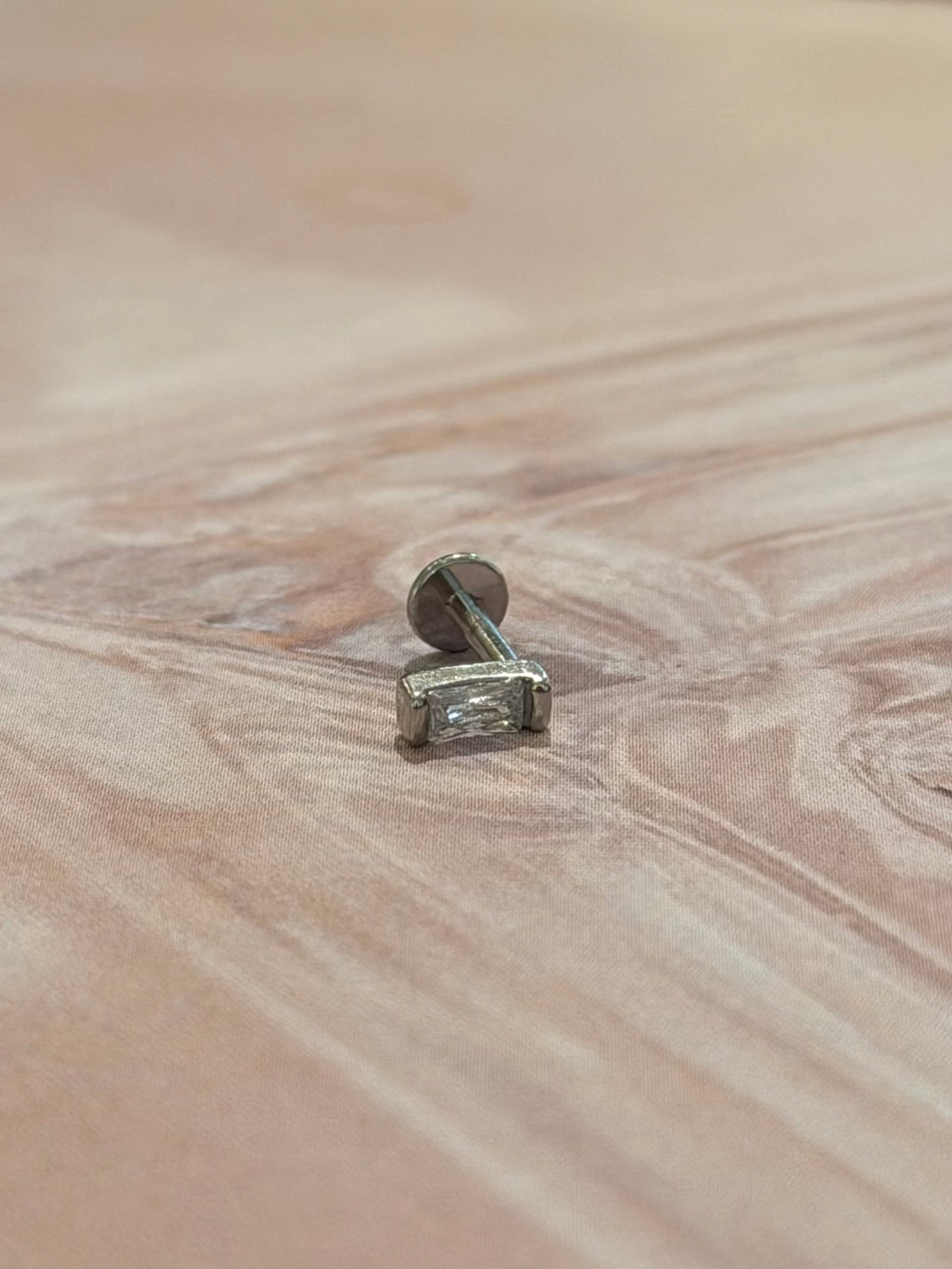 Rectangular cz threadless stud piercing