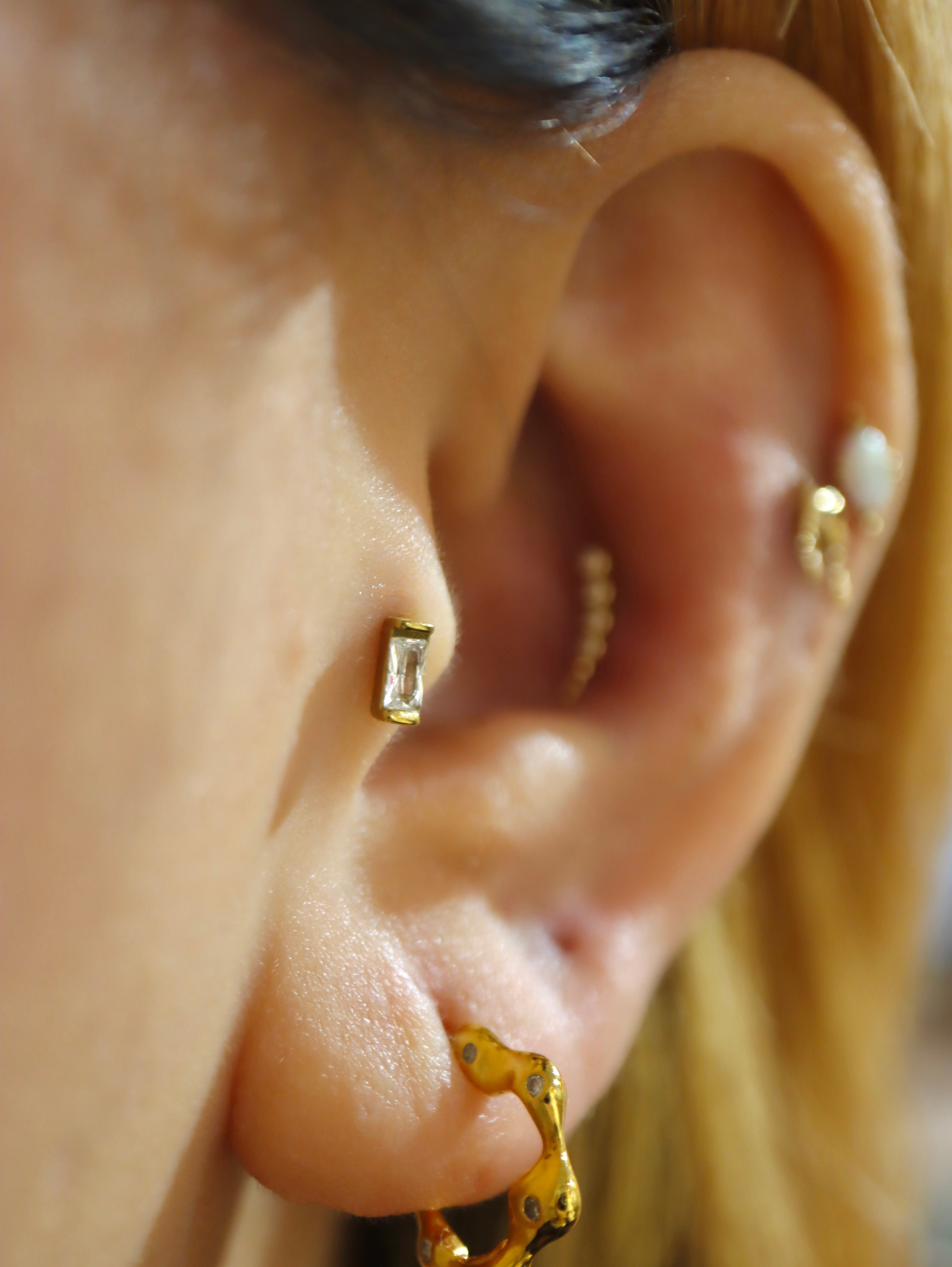 Rectangular cz threadless stud piercing