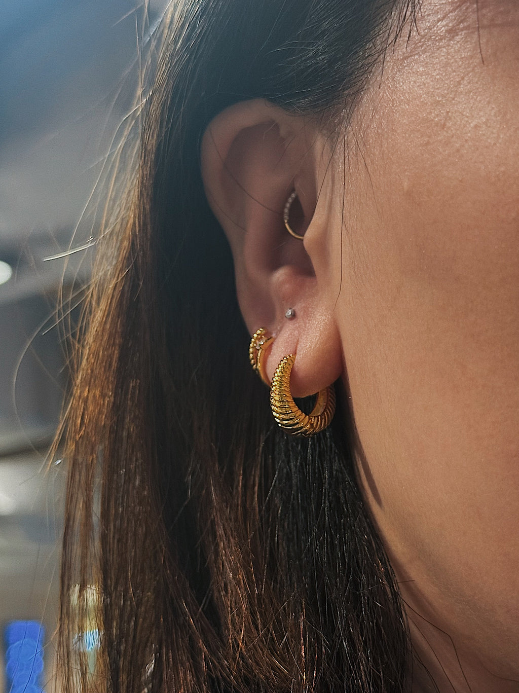 Textured oval hoop earrings