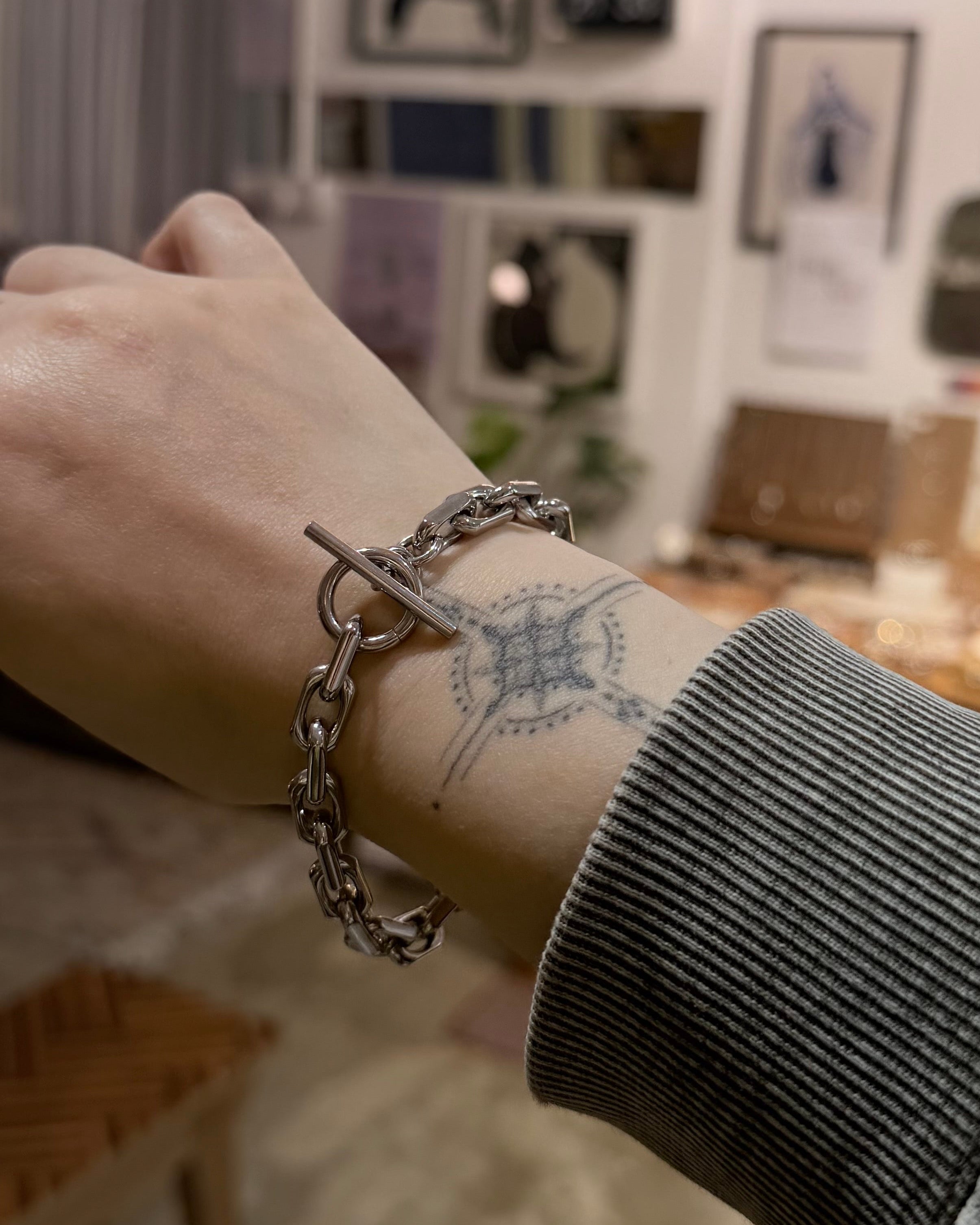 Interlock front lock stainless steel bracelet