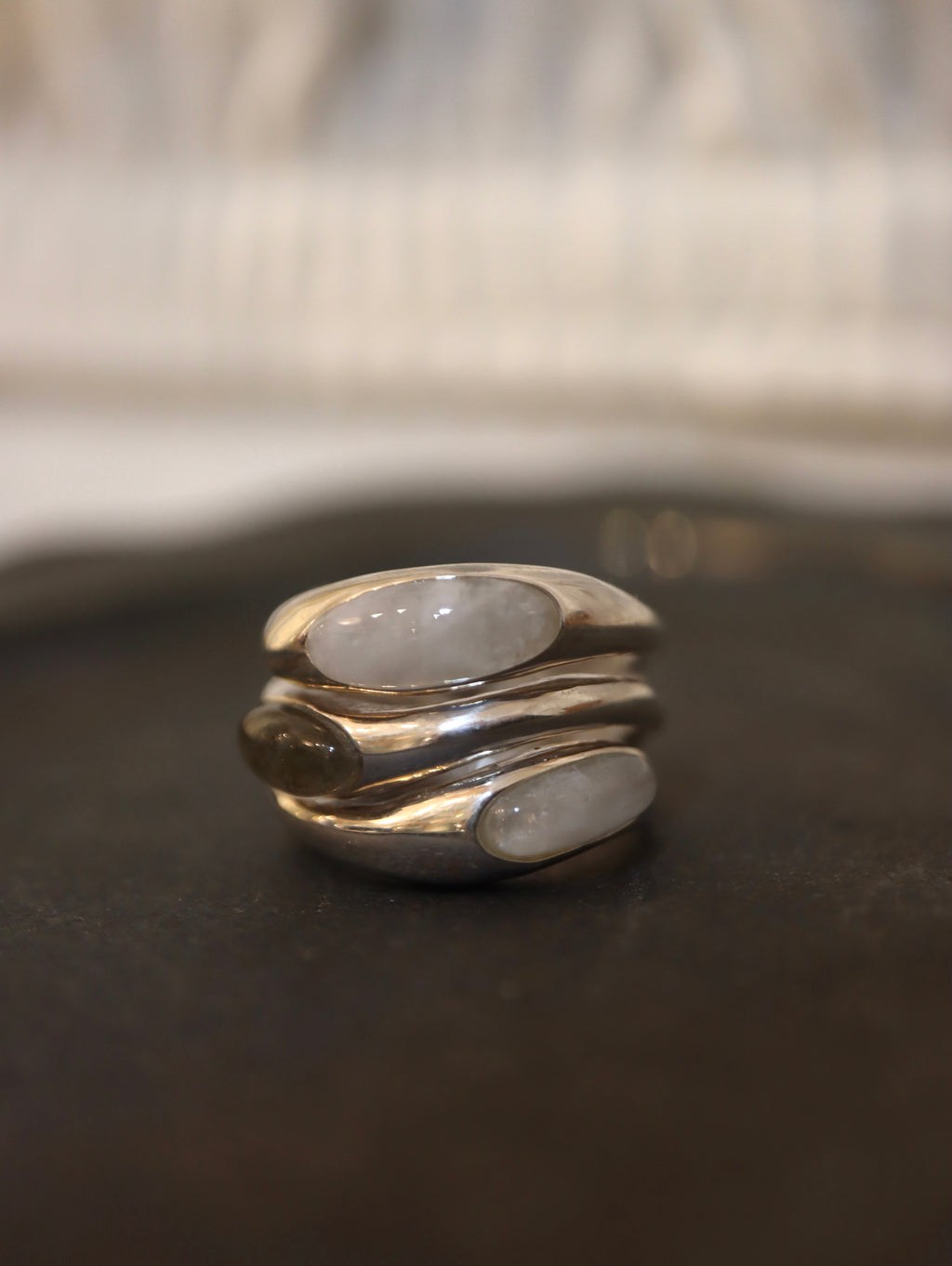 Wavy gemstone 925 statement ring