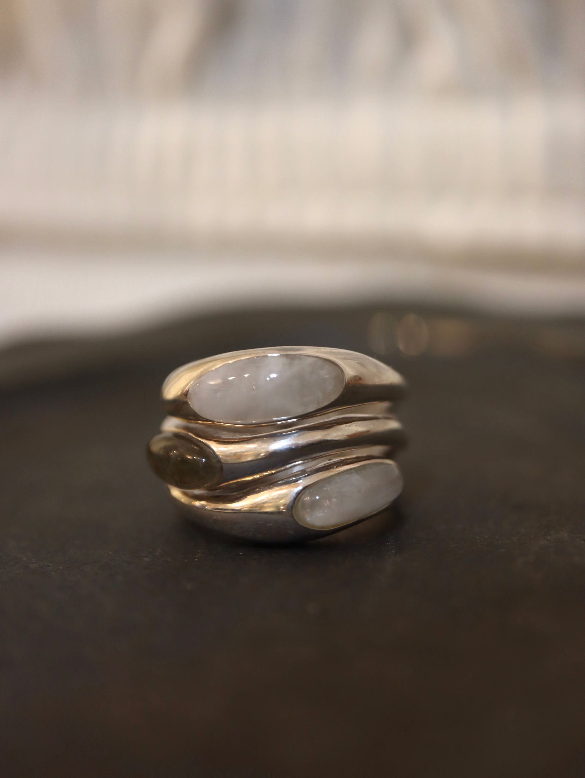 Wavy gemstone 925 statement ring