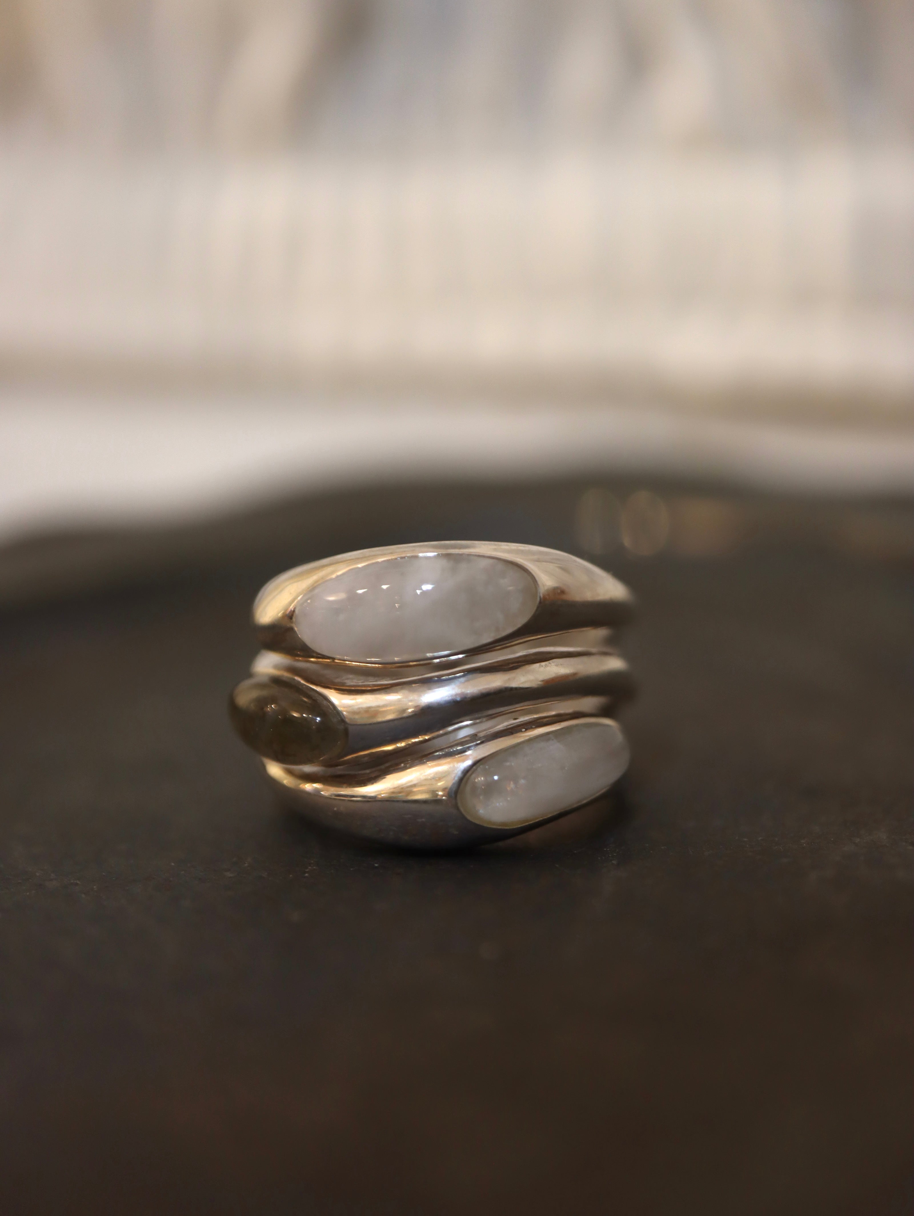 Wavy gemstone 925 statement ring