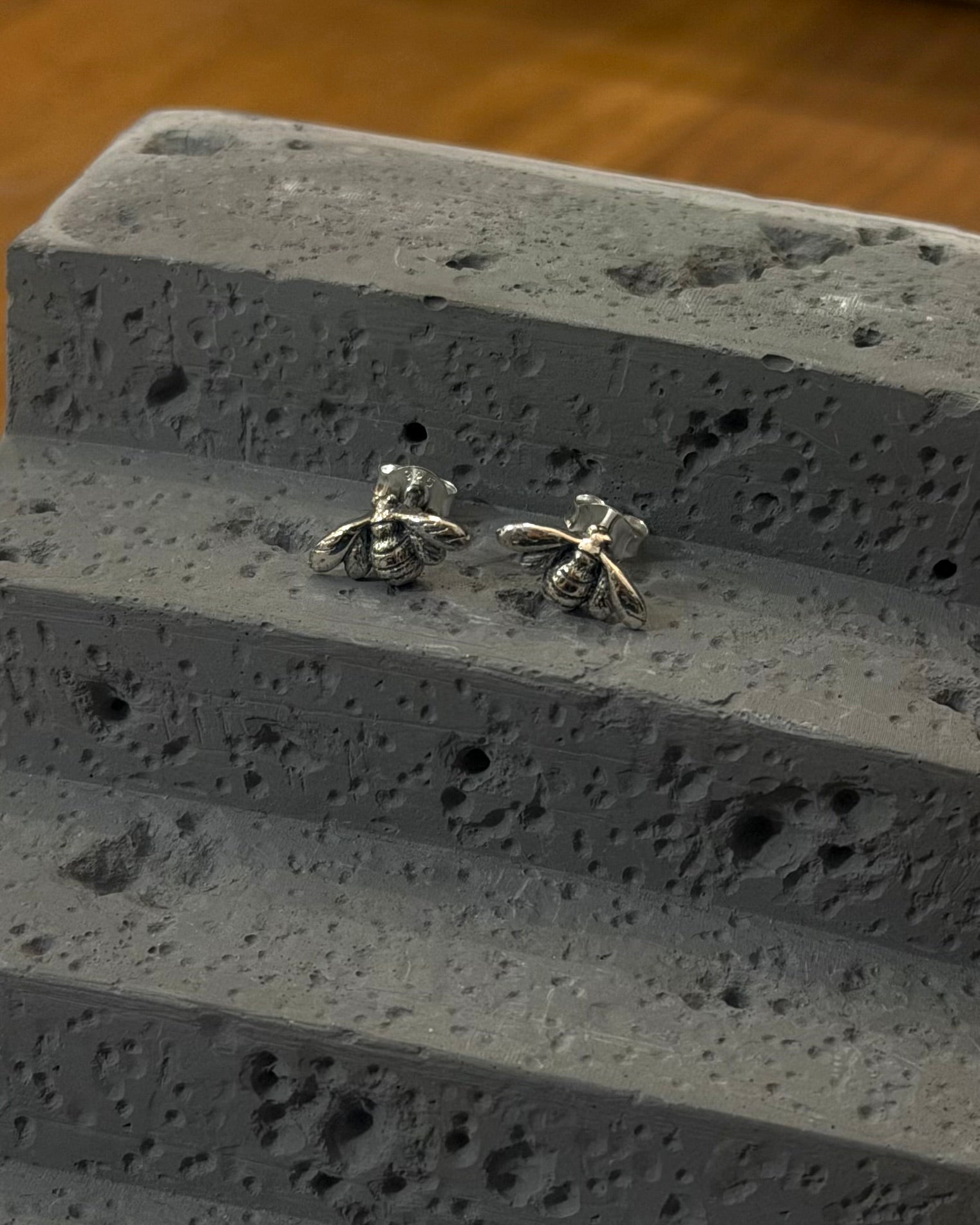 Bee stud 925 silver earrings