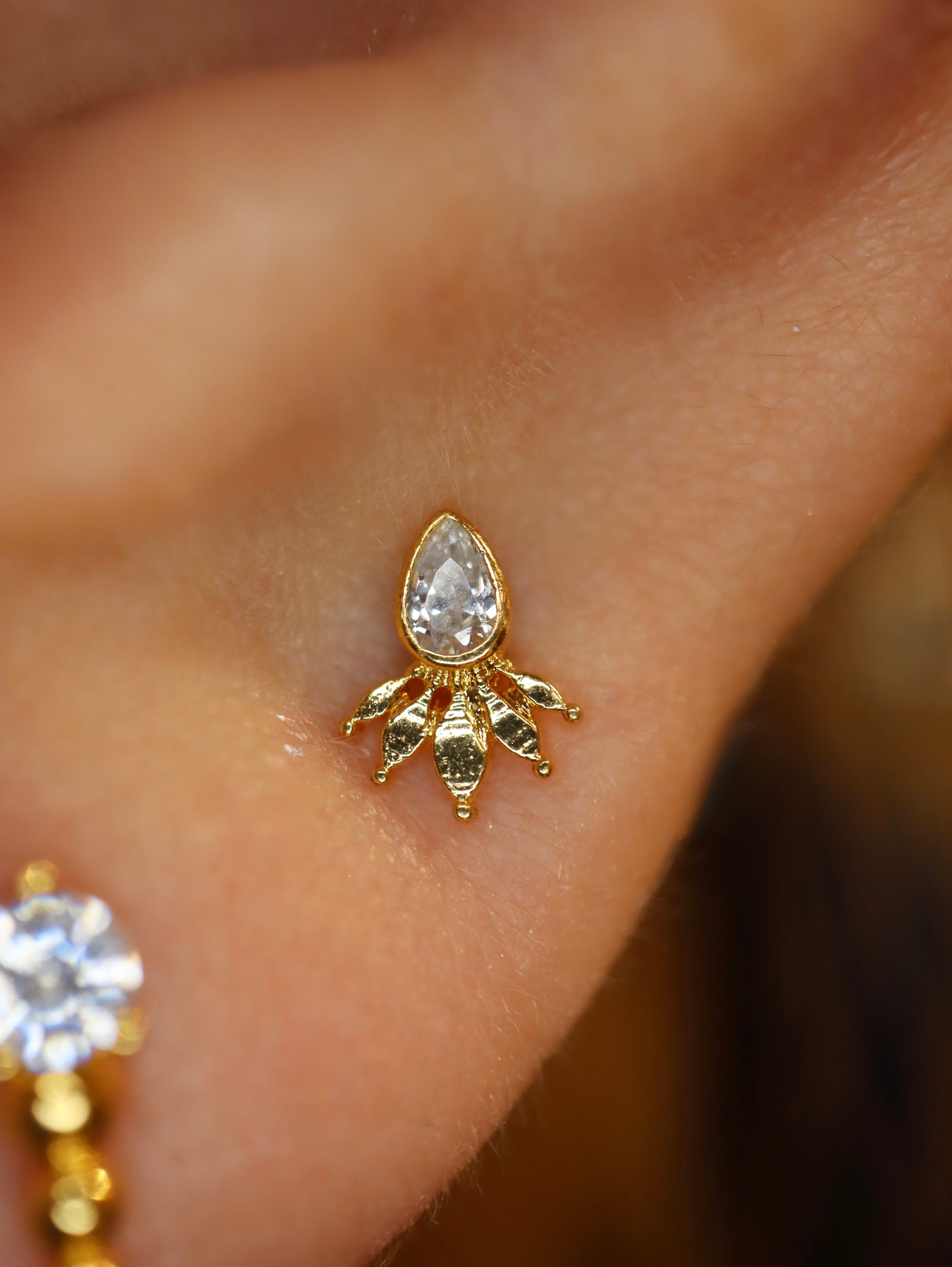 Dewdrop Crown Stud Surgical Steel Piercing (1pc)