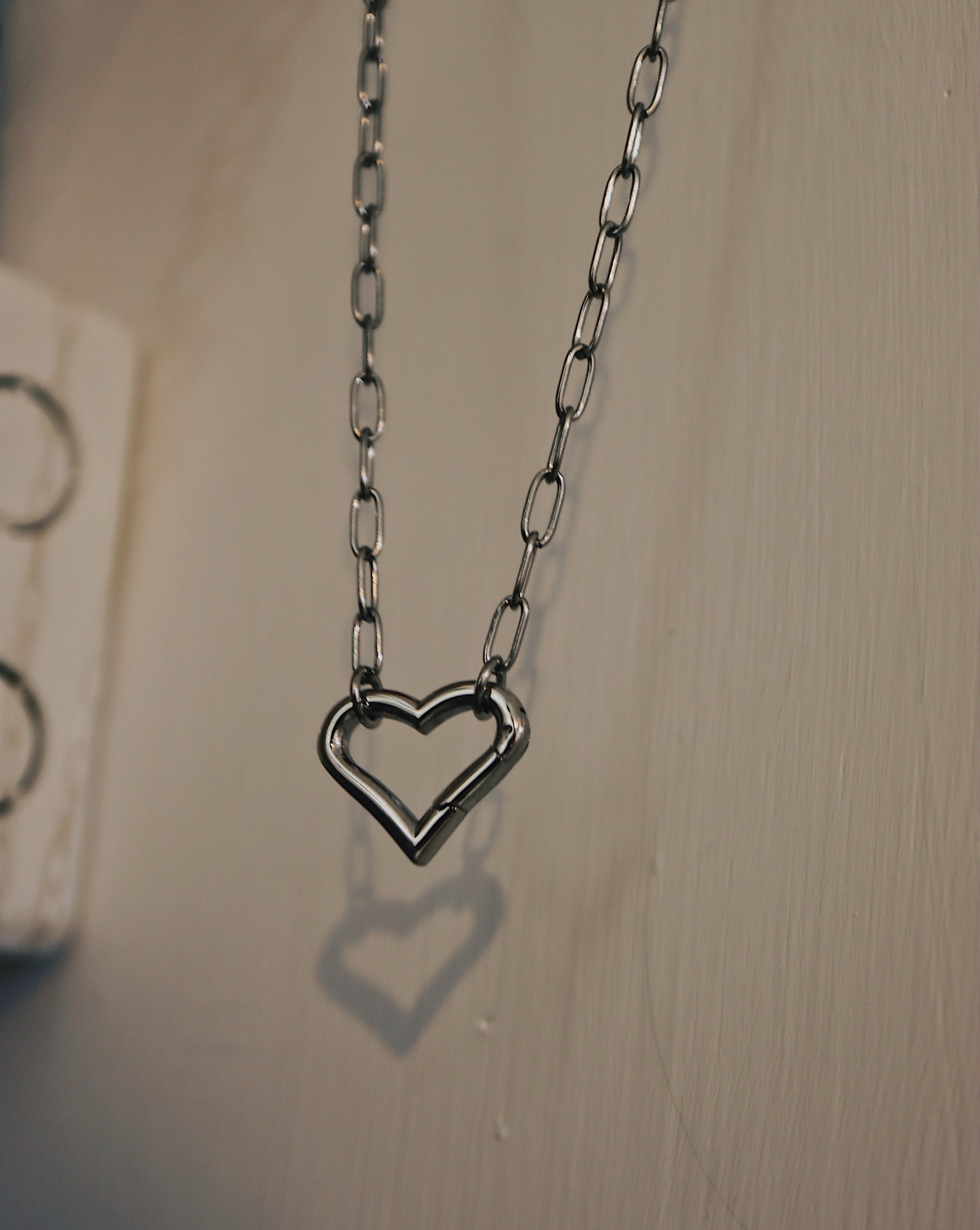 Chain interlock heart necklace