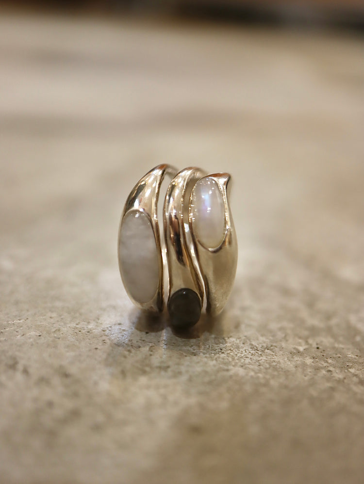 Wavy gemstone 925 statement ring