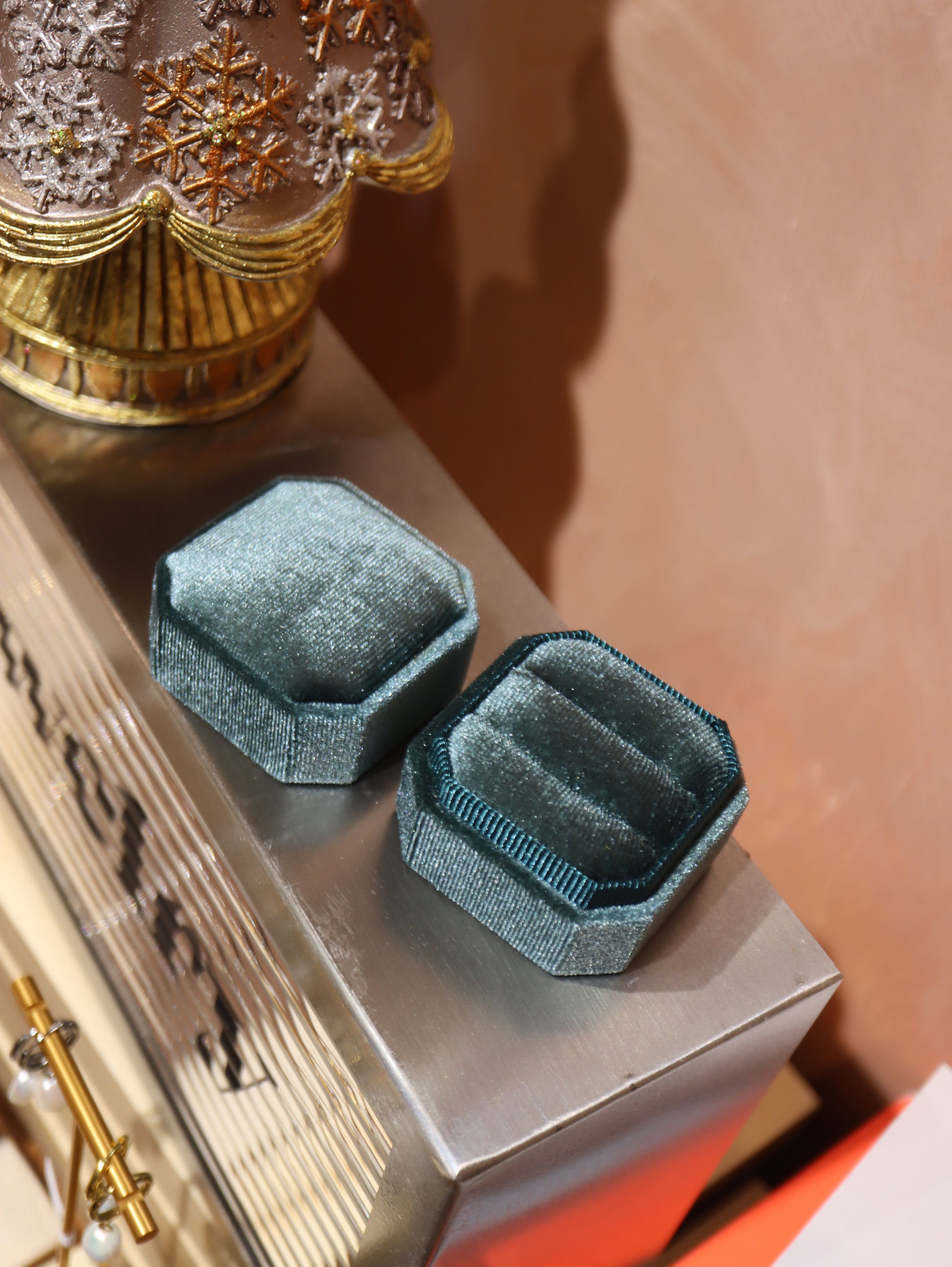 Jewelry velvet gift box