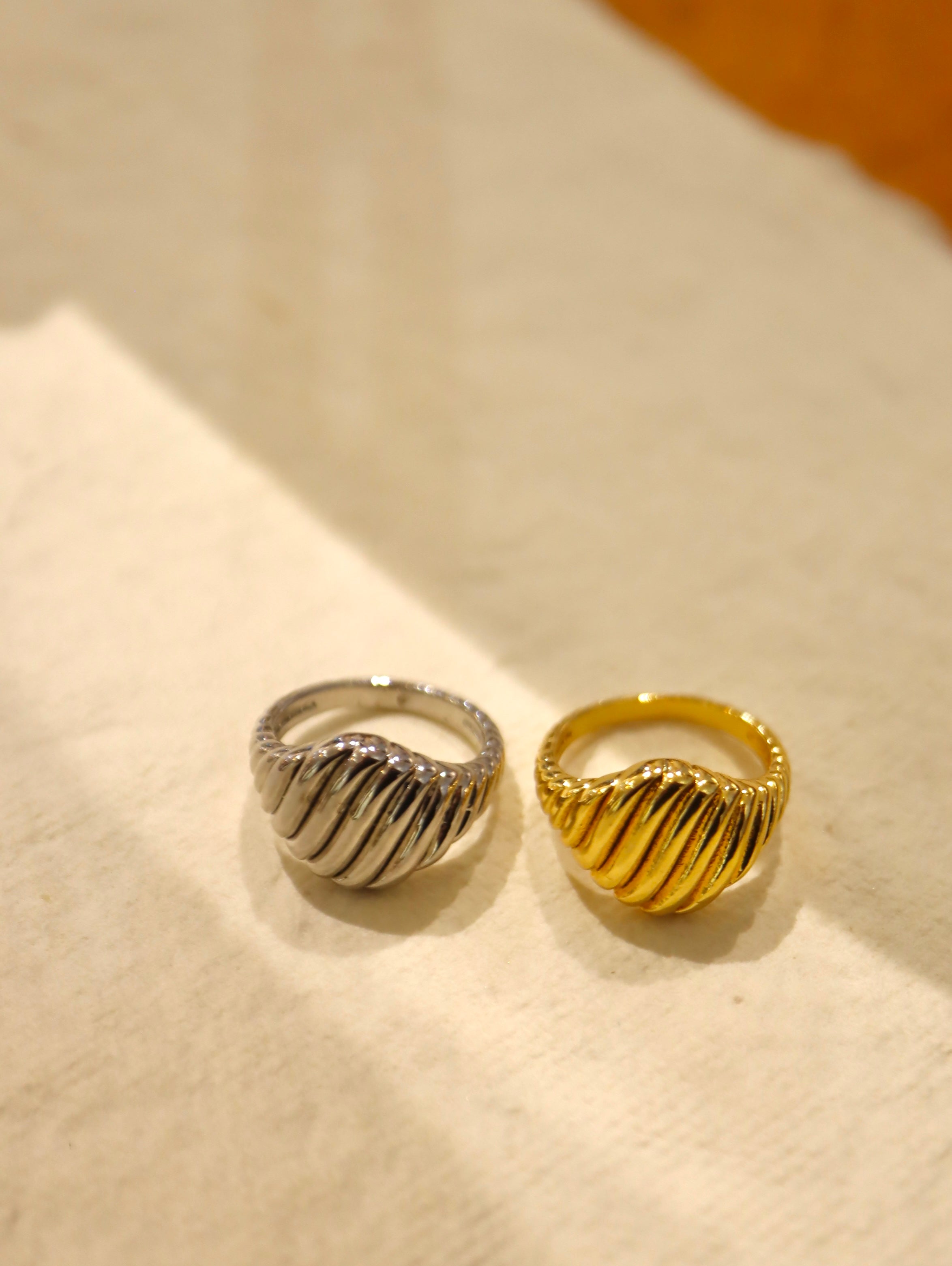 Ribbed Signet Pinky Ring