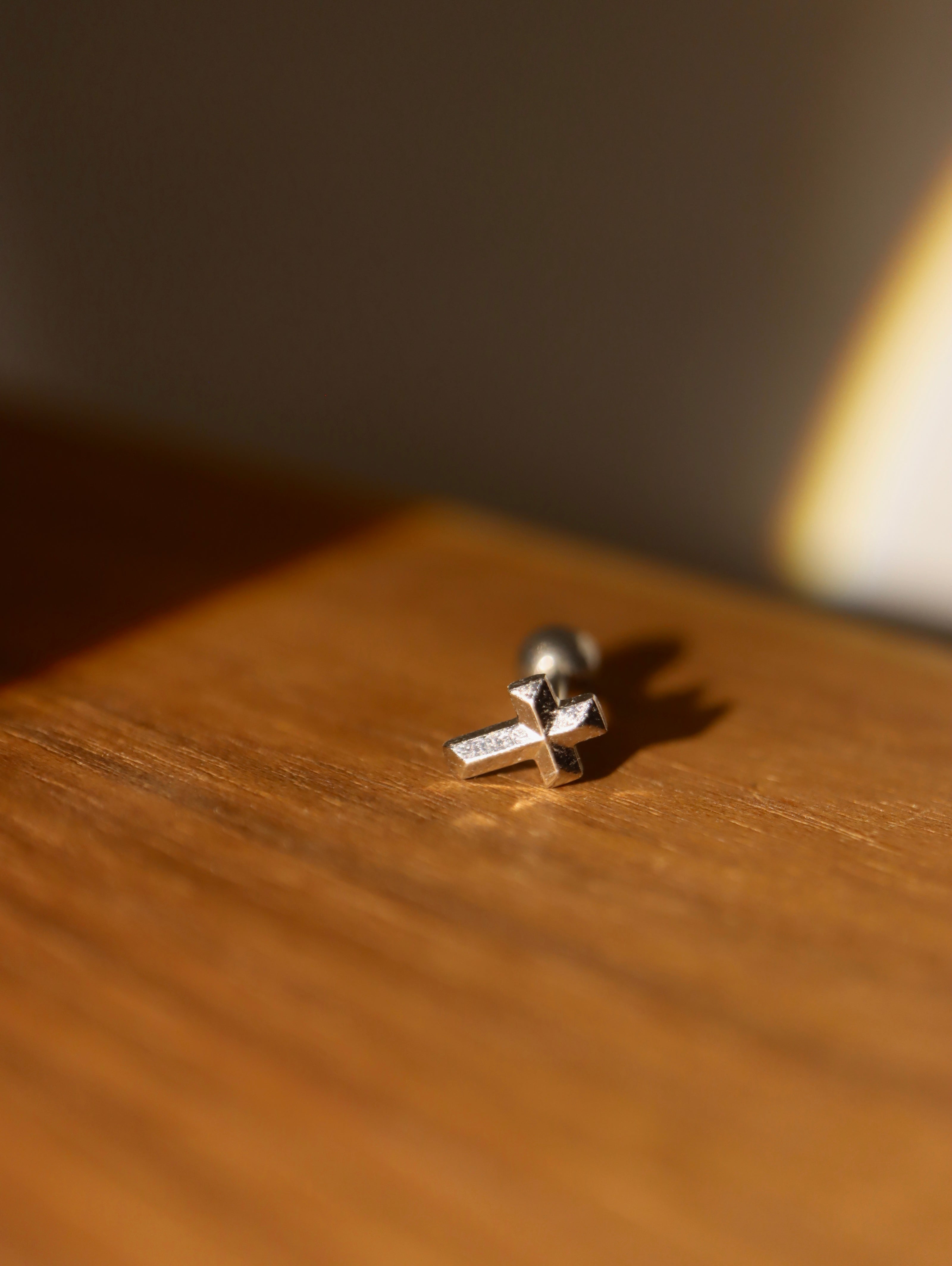 Cross surgical steel stud piercing earring (1pc)