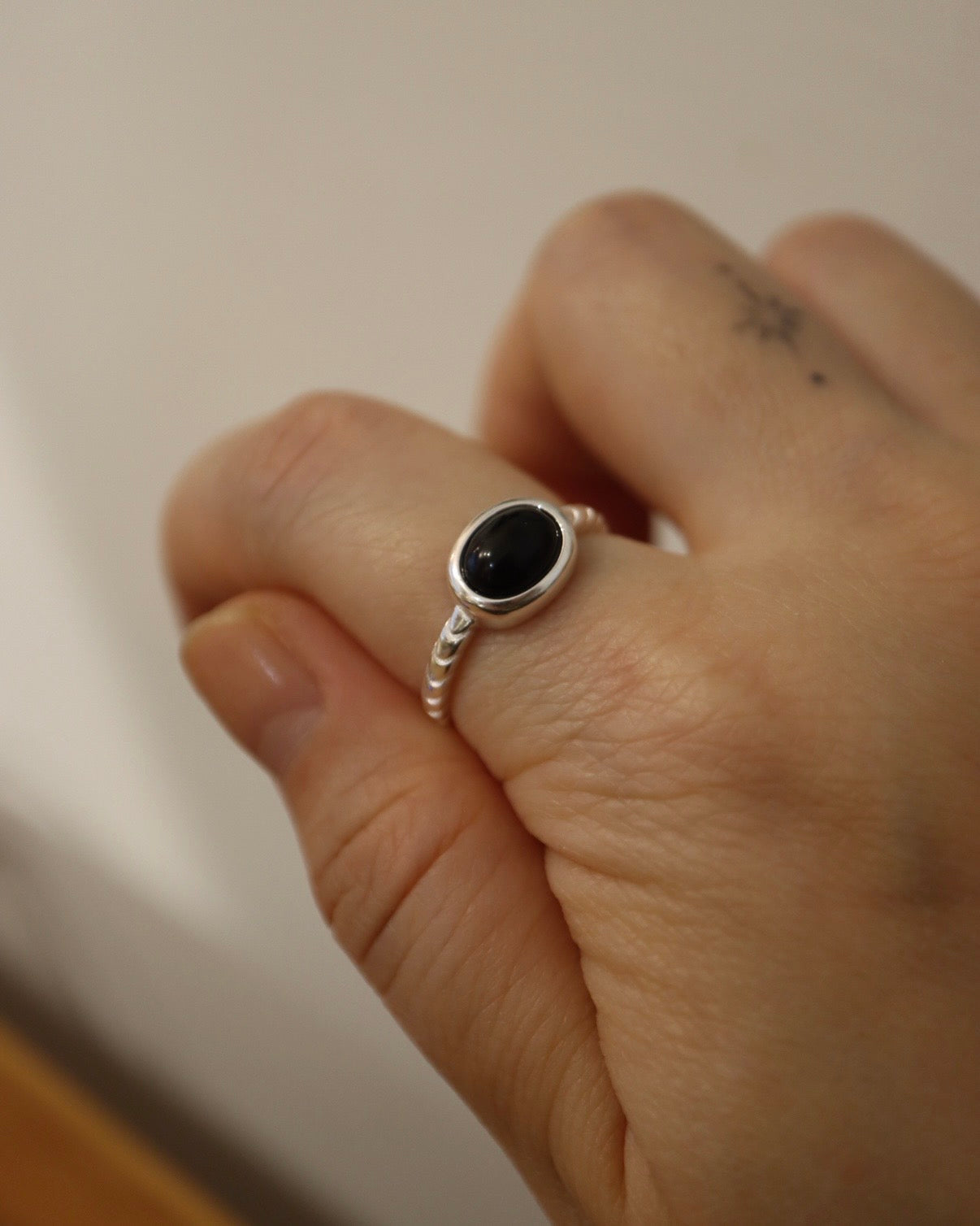 Oval shape onyx open size 925 silver ring