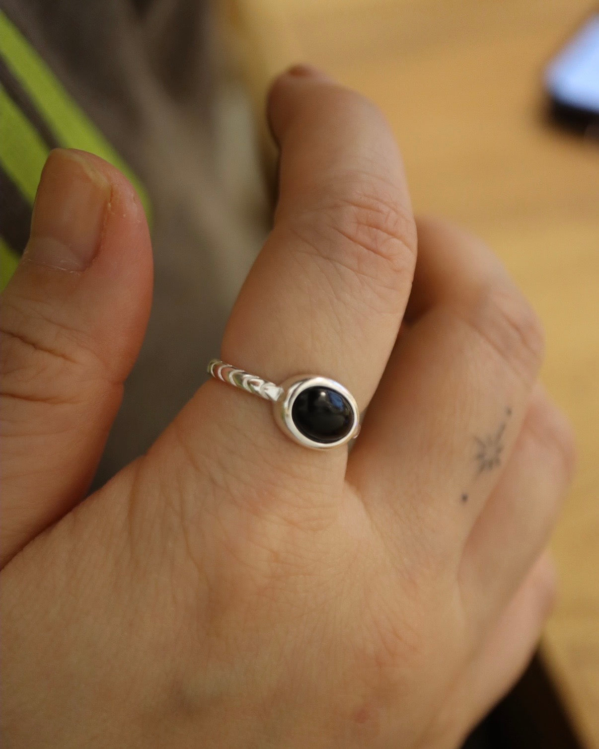 Oval shape onyx open size 925 silver ring