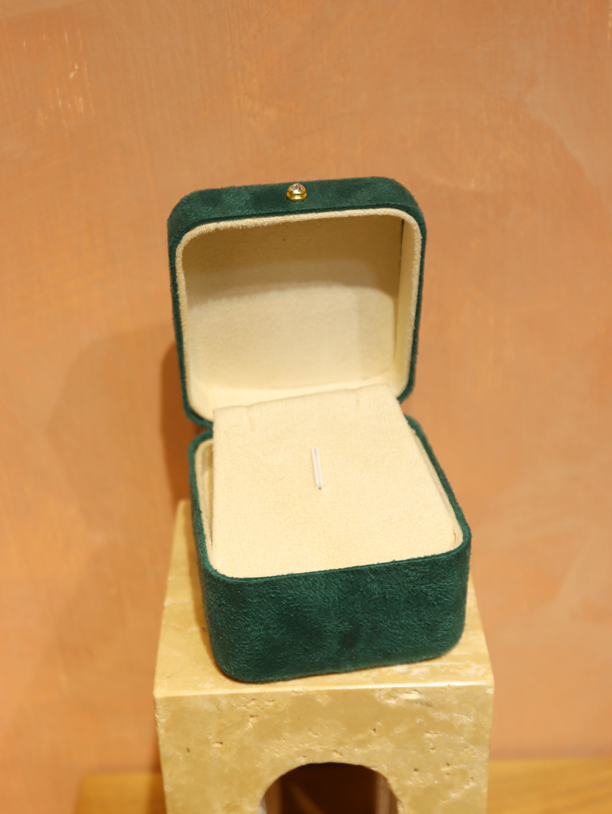 Velvet necklace box