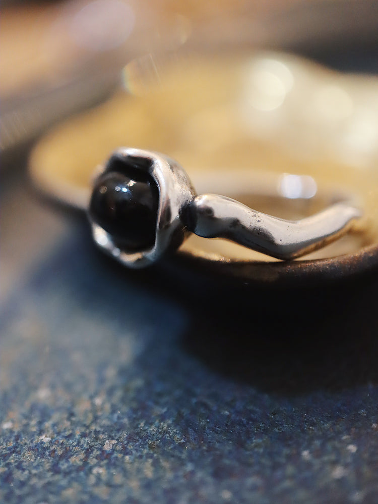 Onyx irregular band 925 silver ring