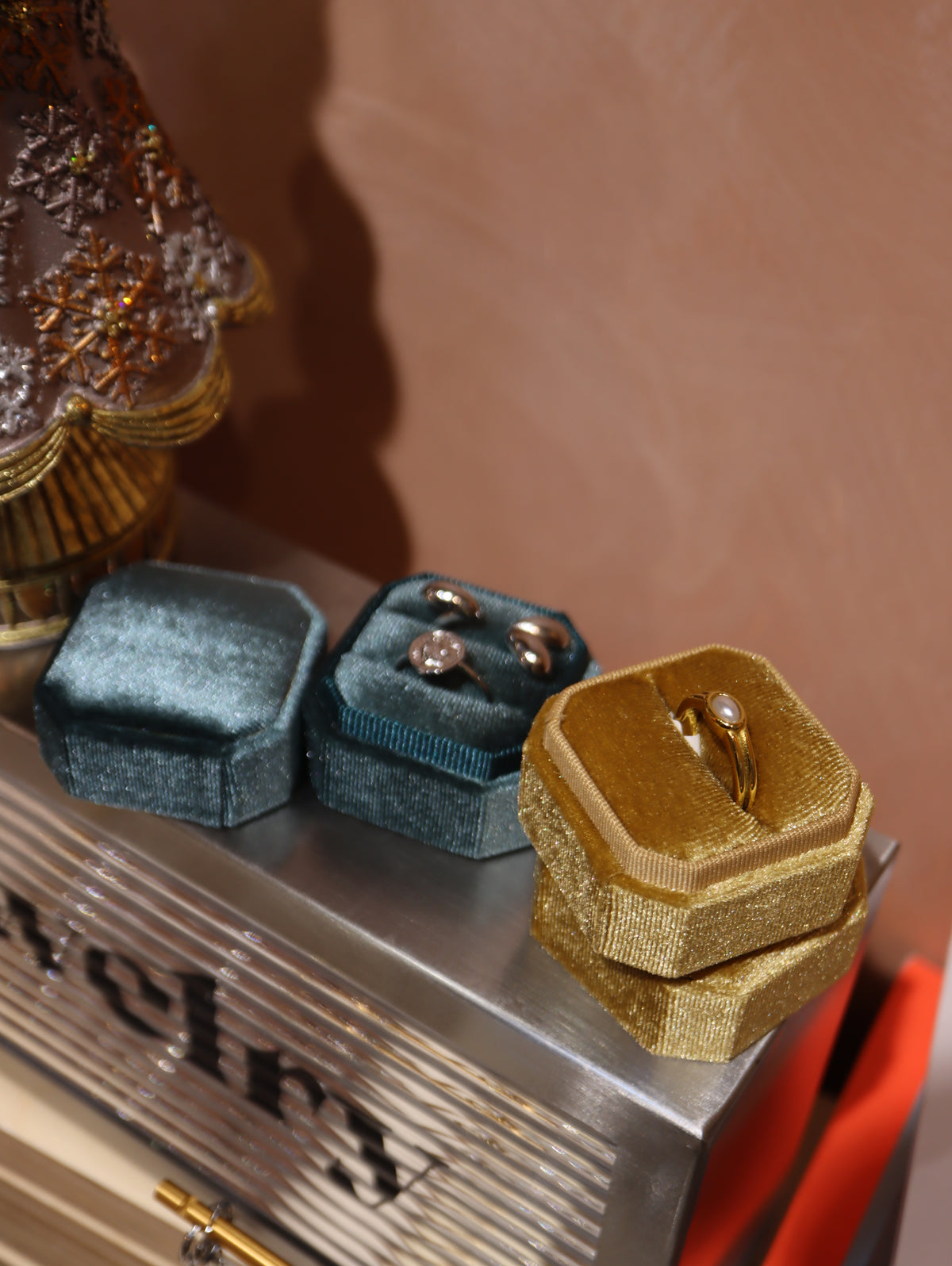 Jewelry velvet gift box