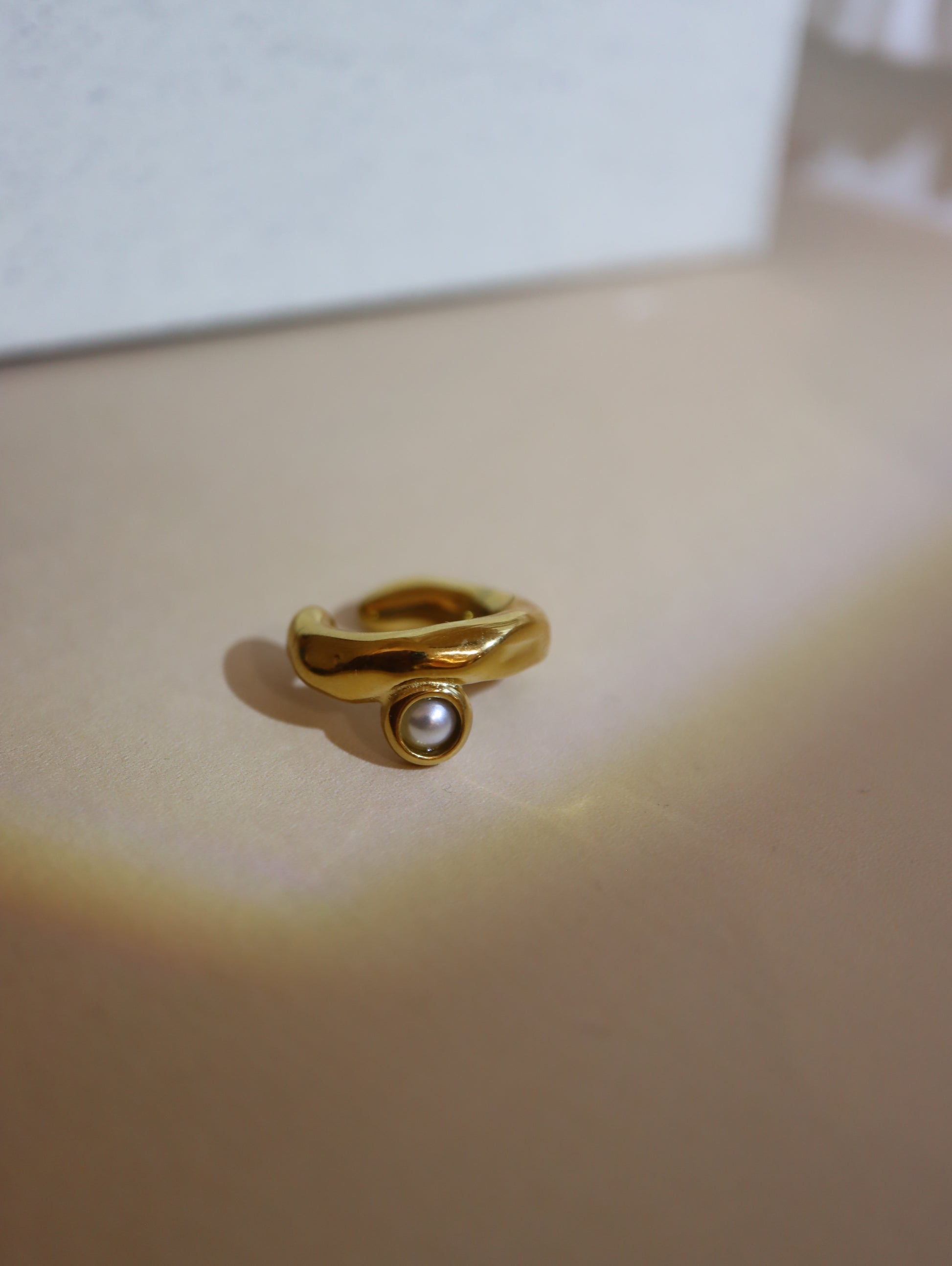 Pearl stainless steel Earcuff