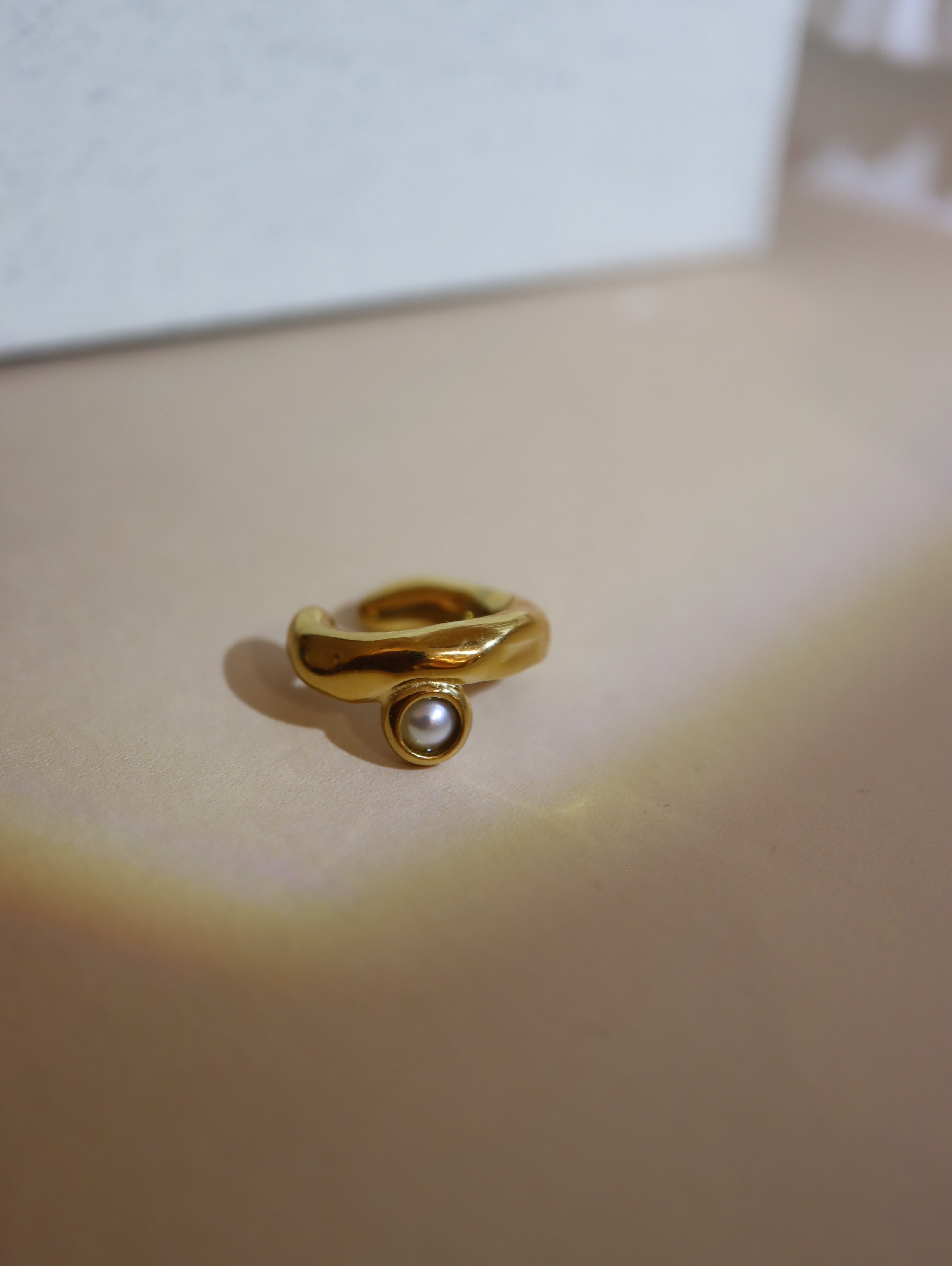 Pearl stainless steel Earcuff