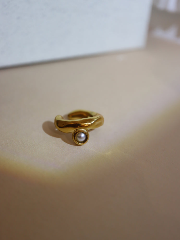 Pearl stainless steel Earcuff