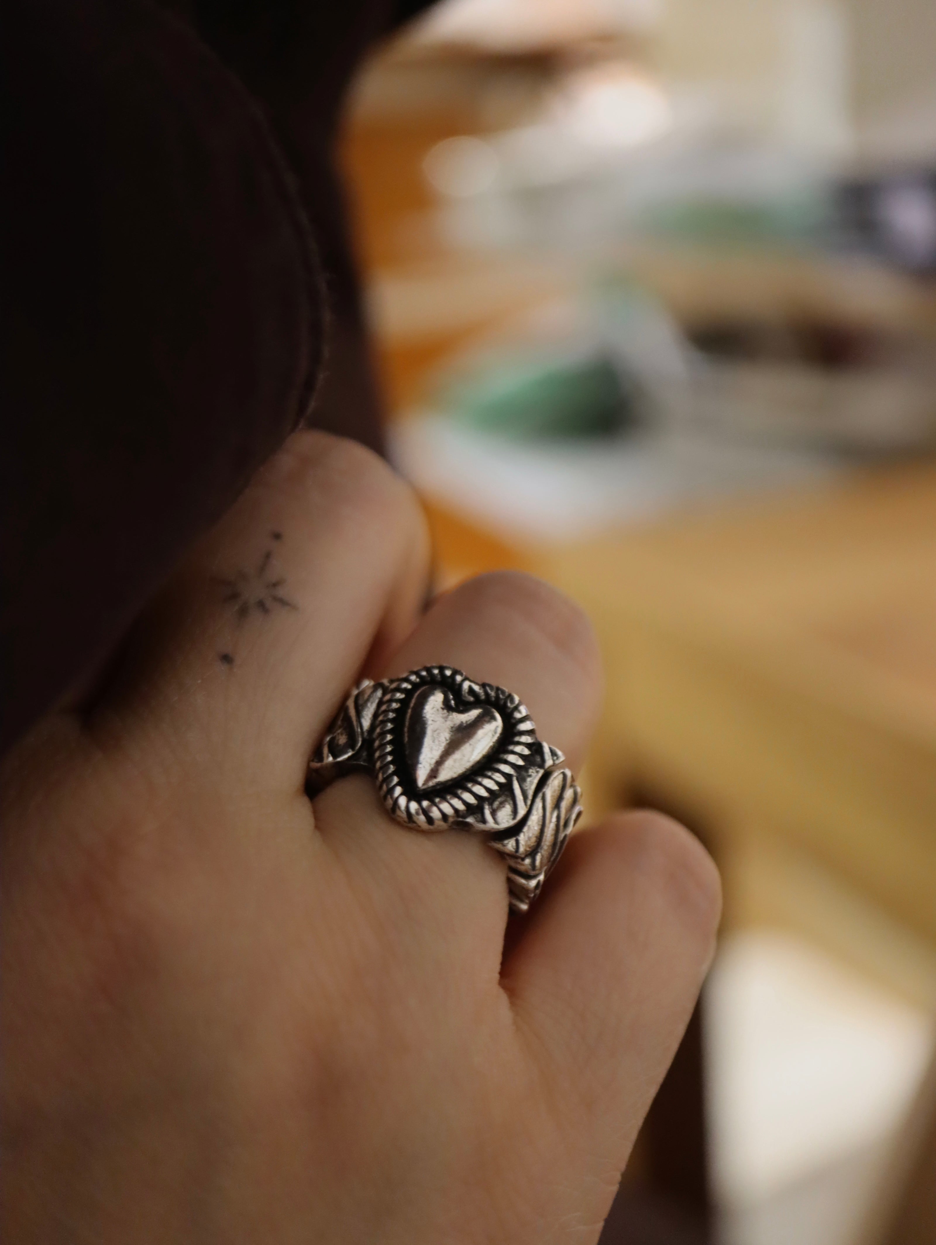 Chunky heart elastic band ring