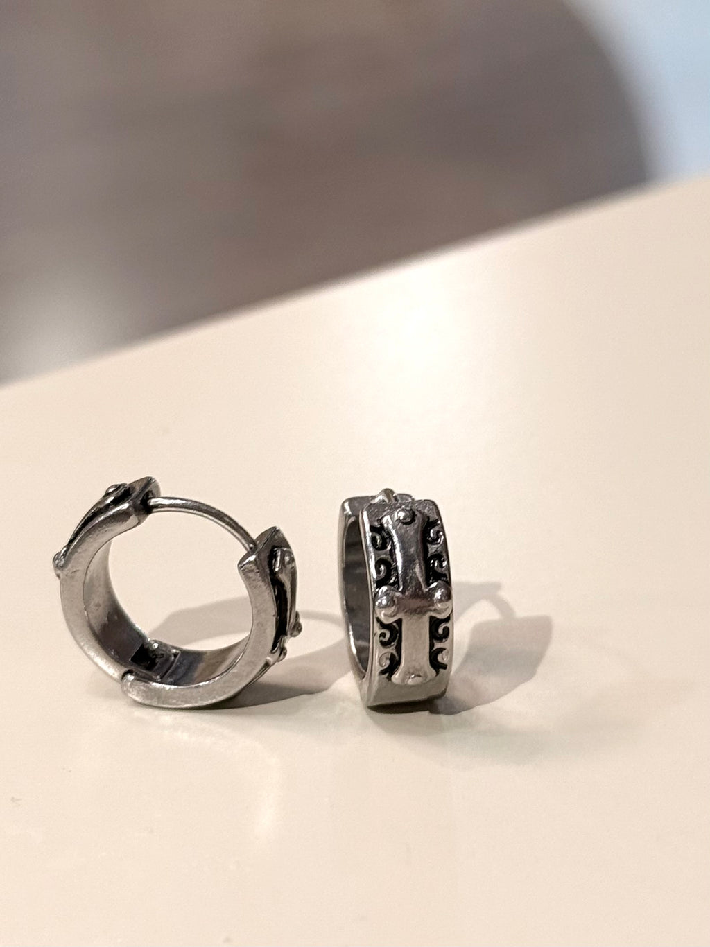 Surgical steel unisex hinge flat hoop earrings