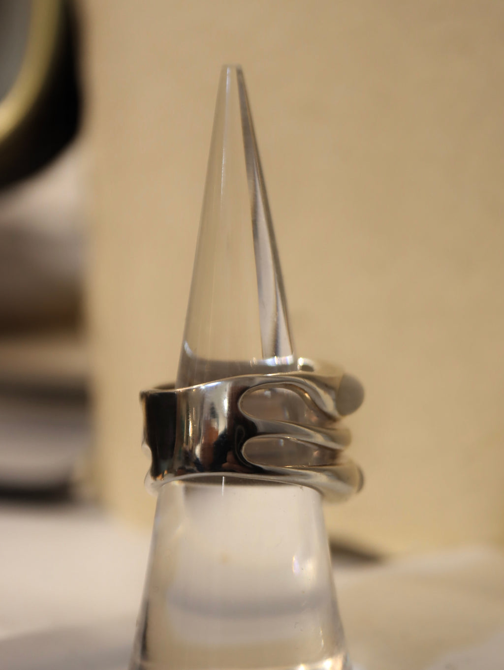 Wavy gemstone 925 statement ring