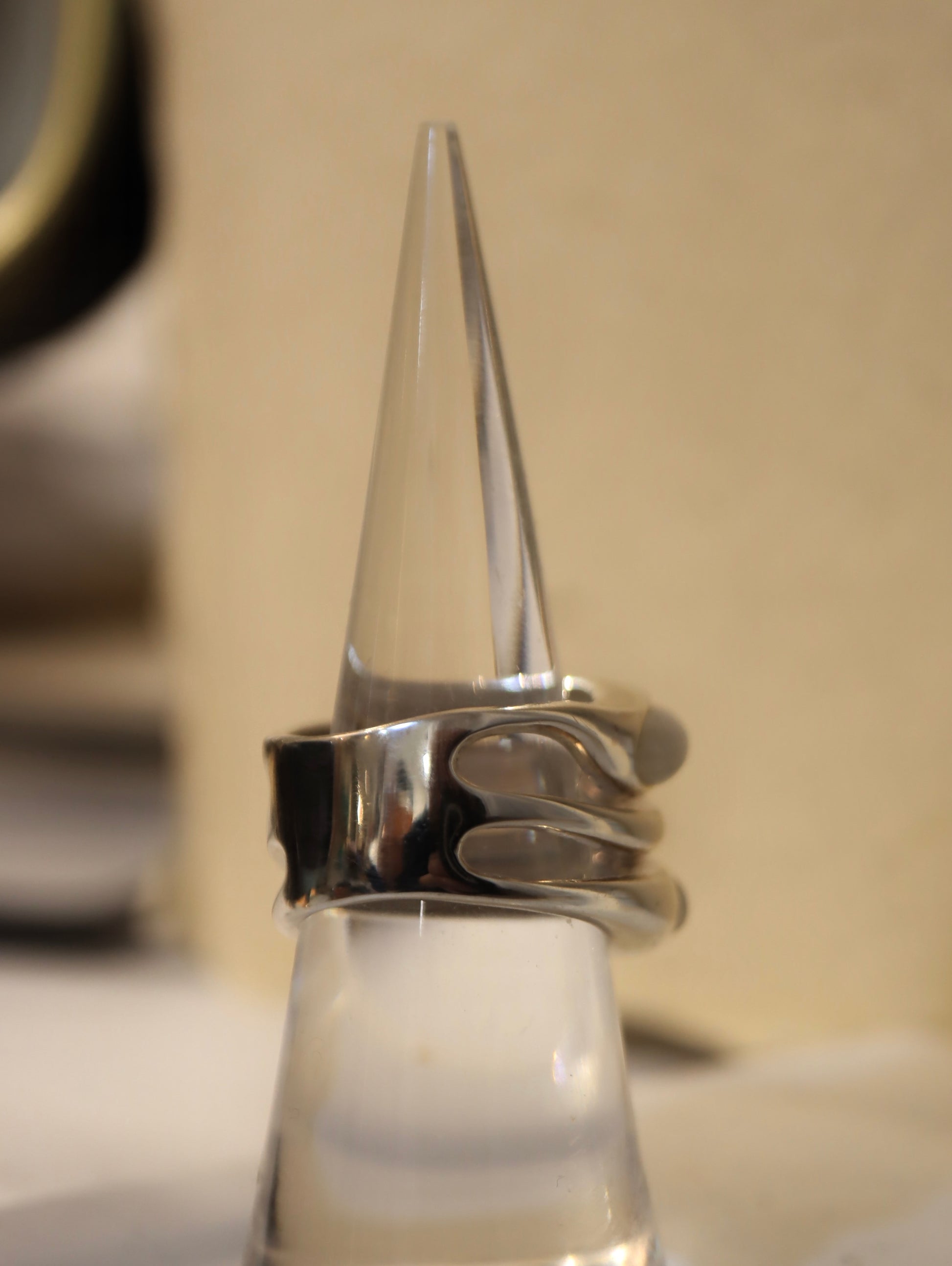 Wavy gemstone 925 statement ring