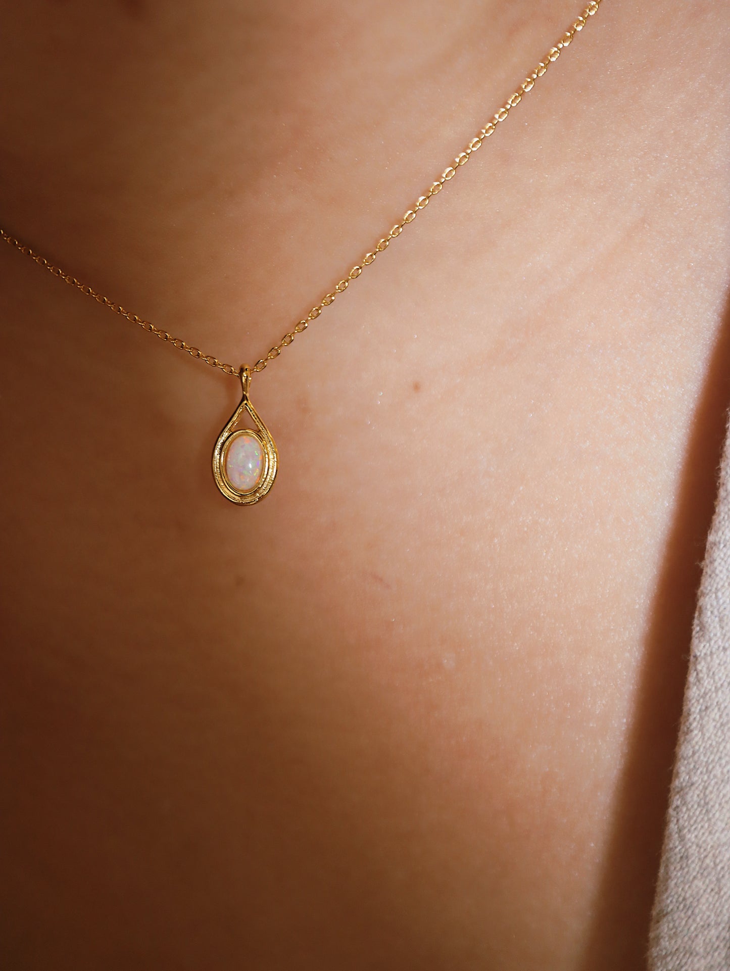 Teardrop opal brass necklace