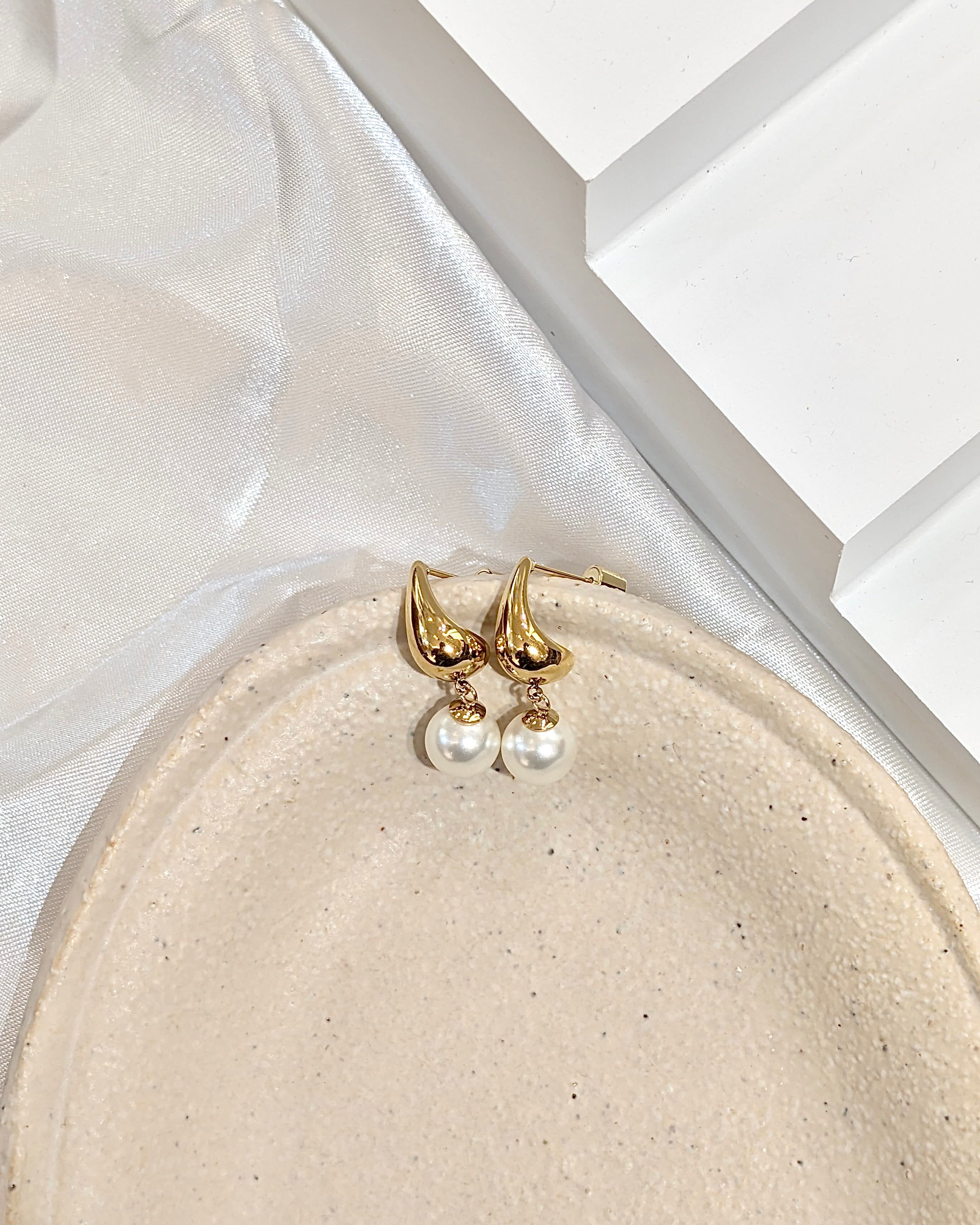 Drop pearl stainless steel earrings