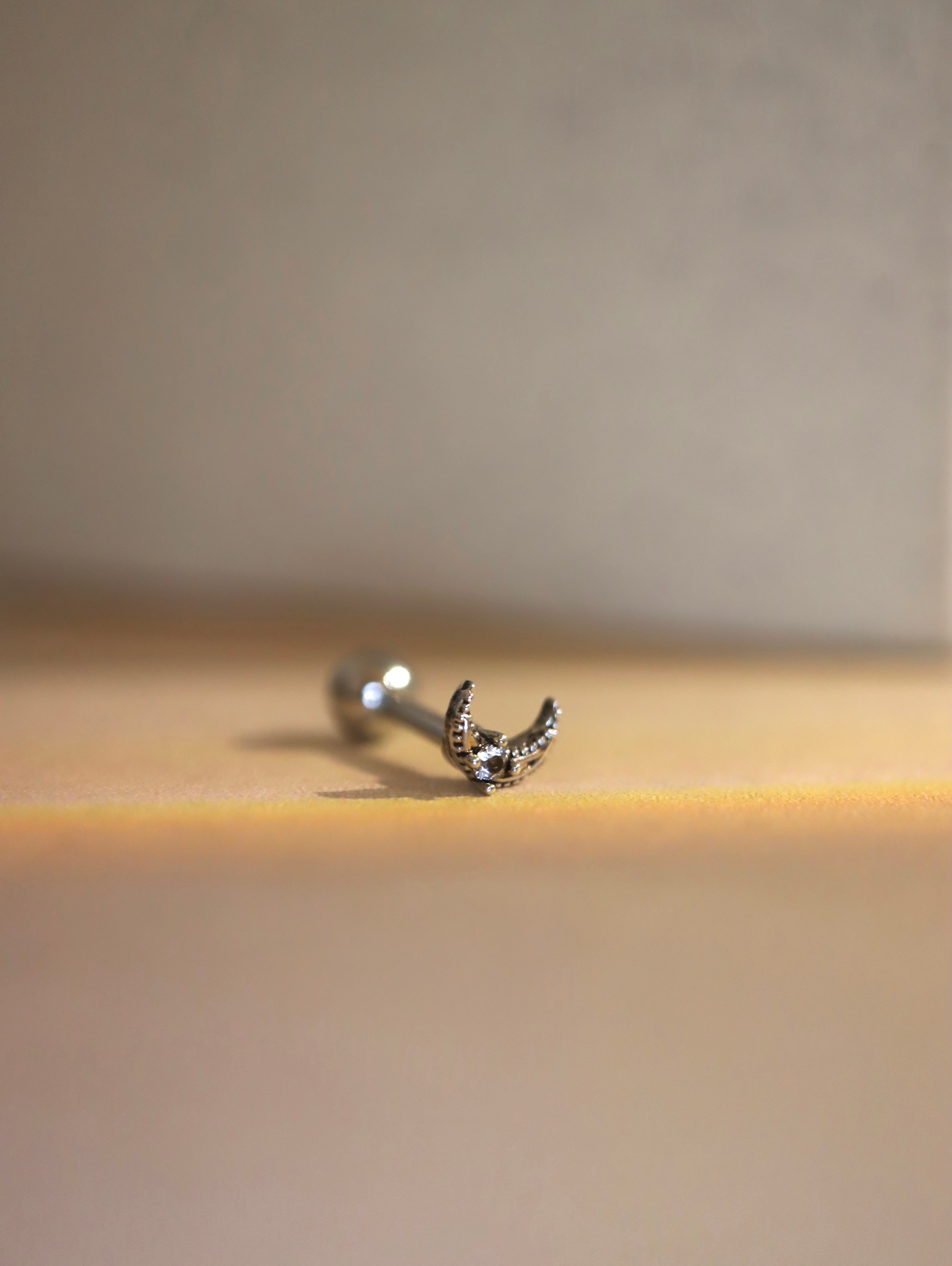Crescent stud unisex surgical steel piercing (1pc)