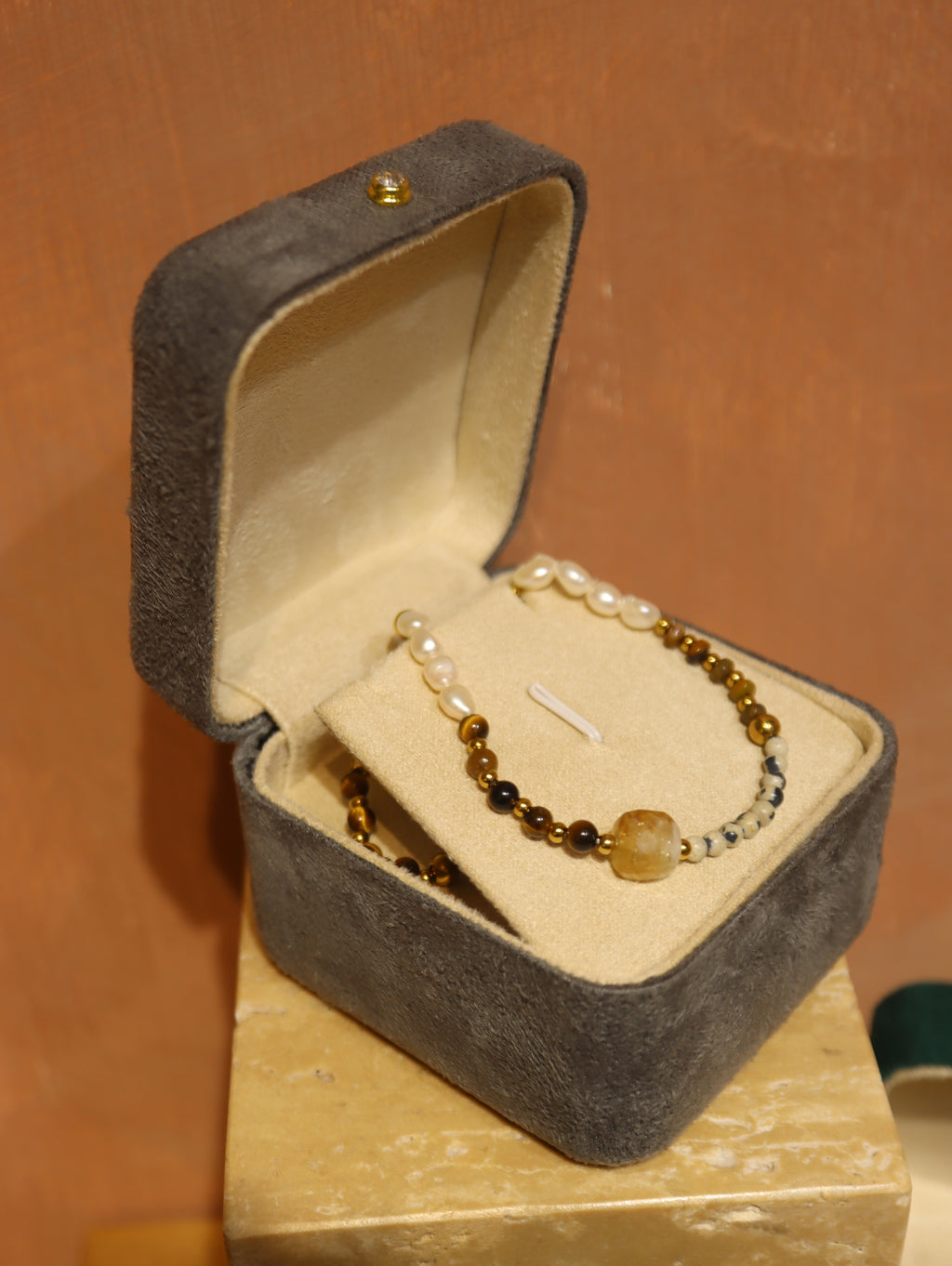 Velvet necklace box