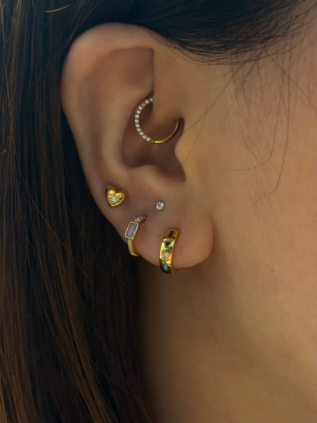 Coloured stud mini hugger earrings，