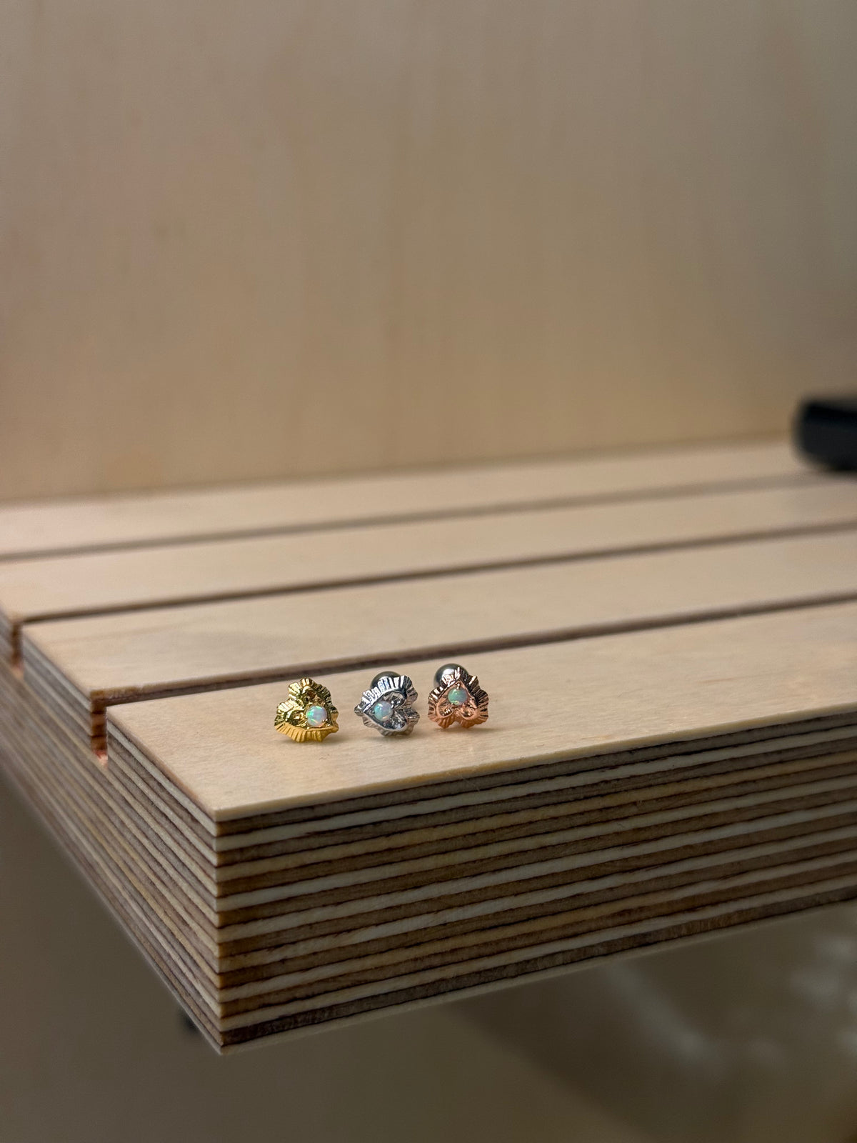 Heart opal stud piercing earring (1pc)