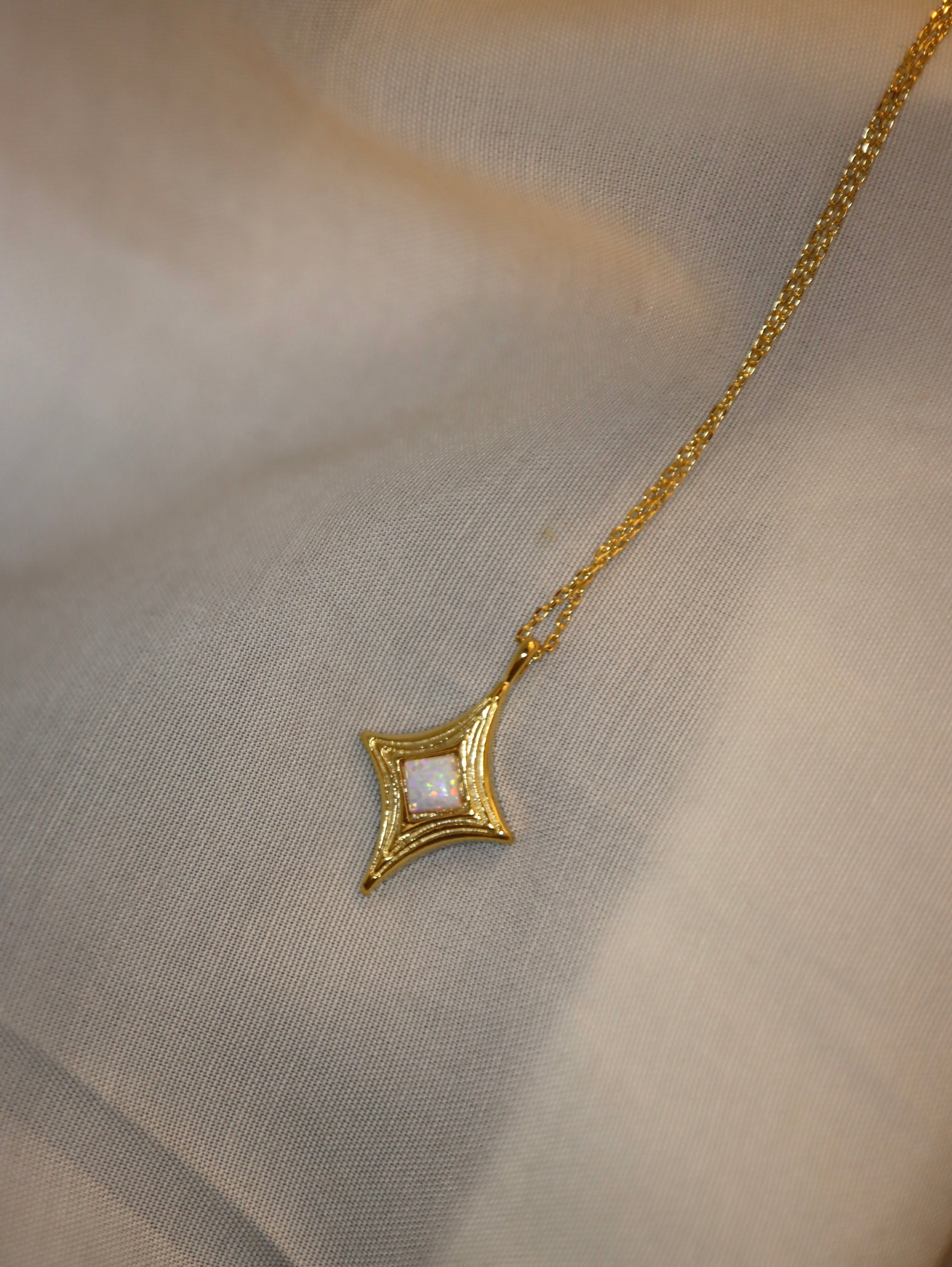 Rhombus Starlet brass necklace