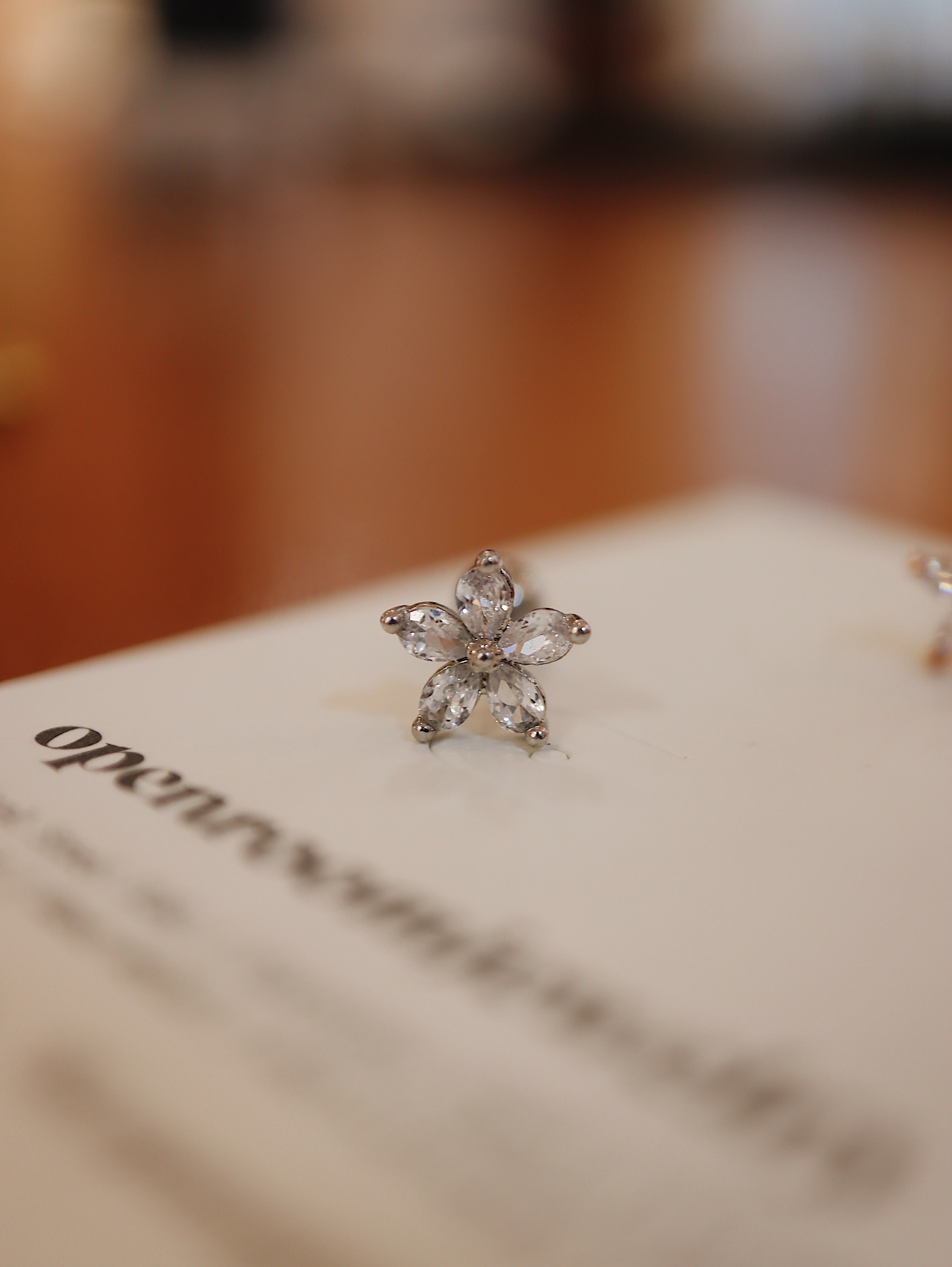 Flower cz surgical steel earring