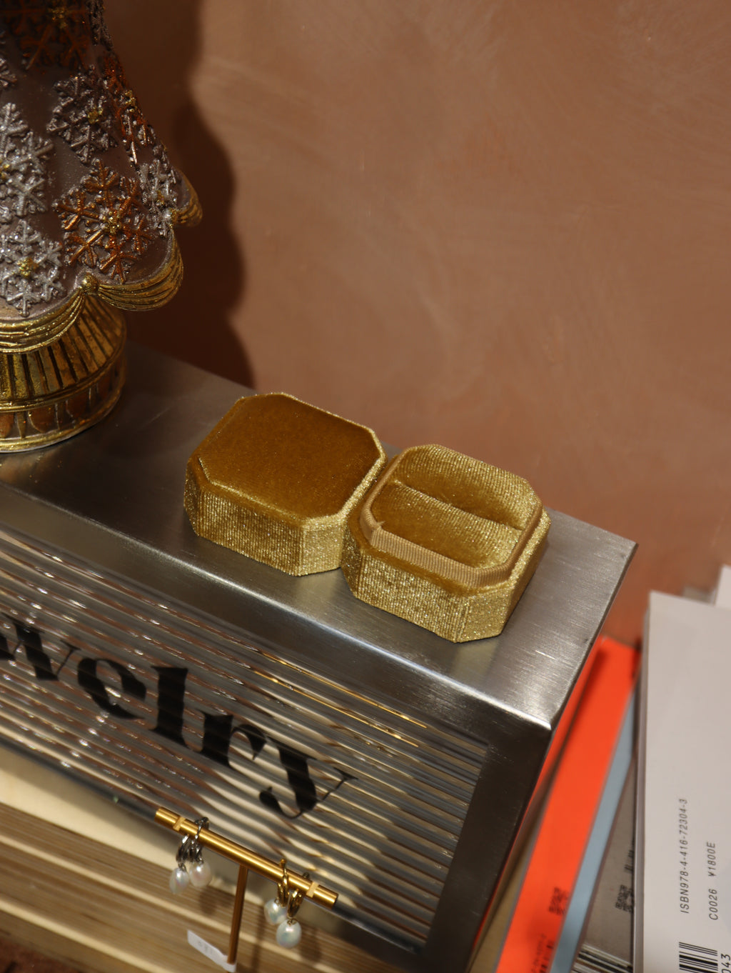 Jewelry velvet gift box