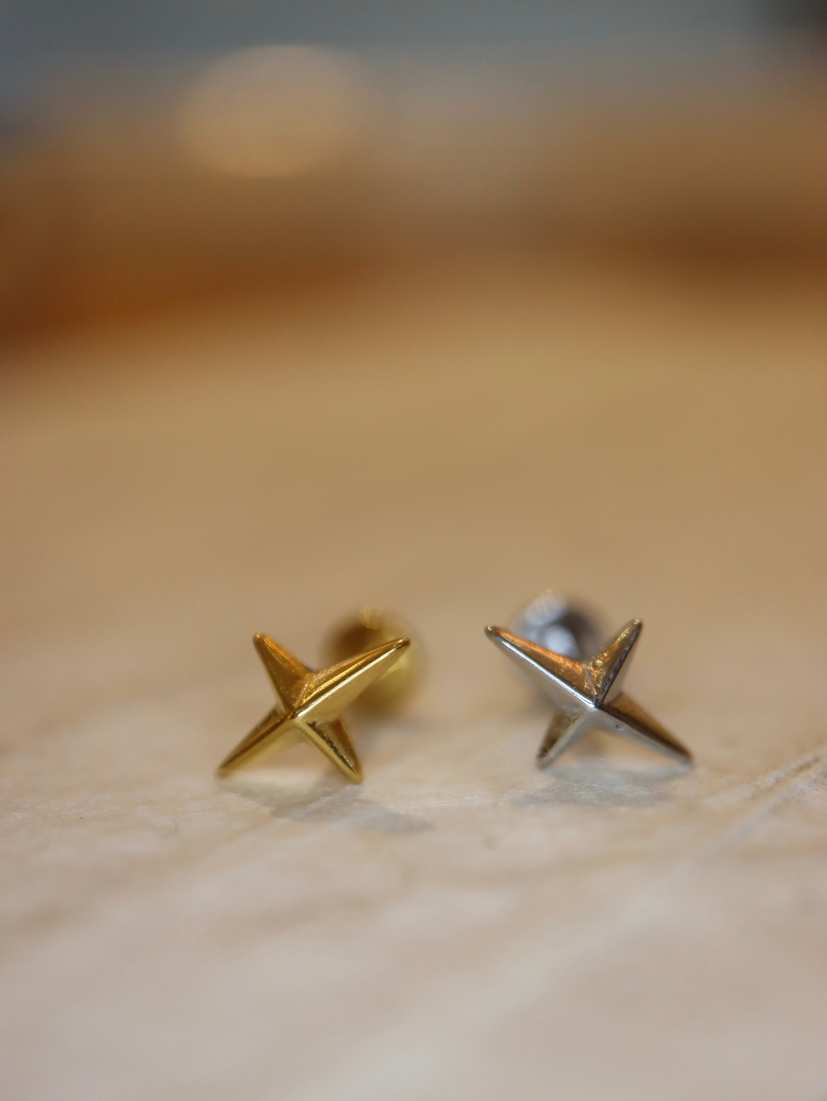 Cross stainless steel threadless flat back piercing