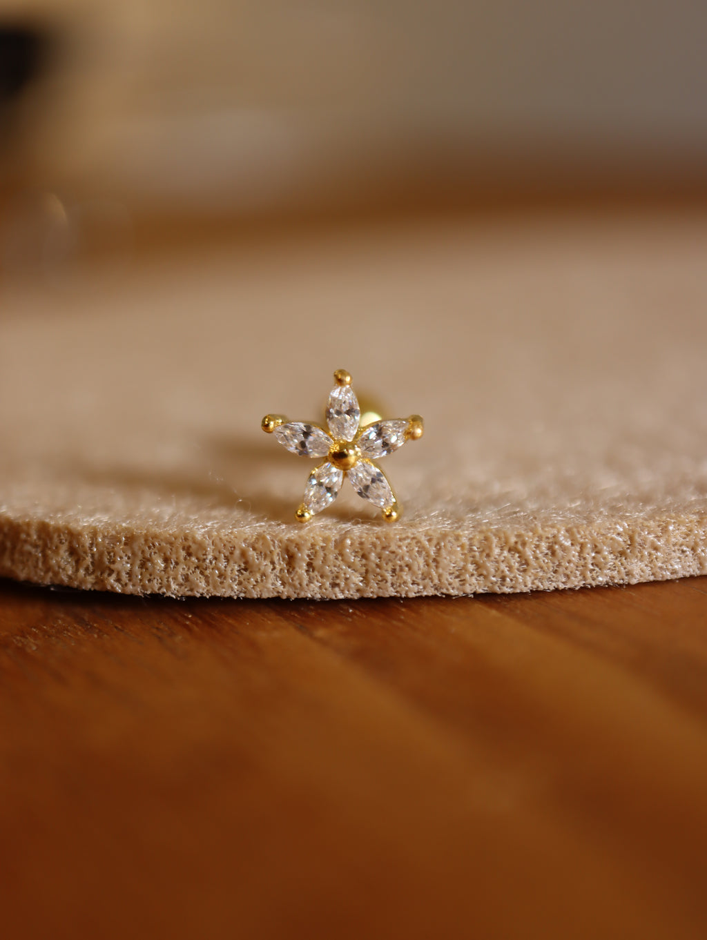 Flower cz surgical steel earring