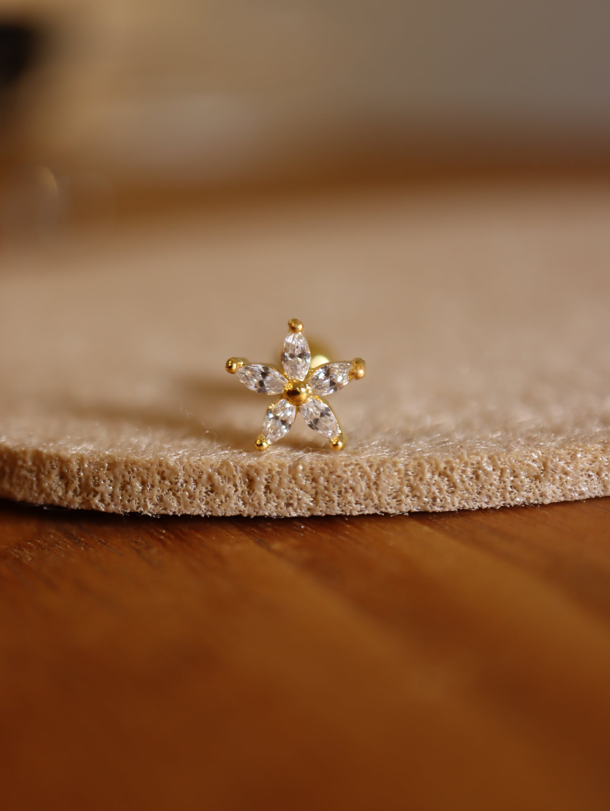 Flower cz surgical steel earring