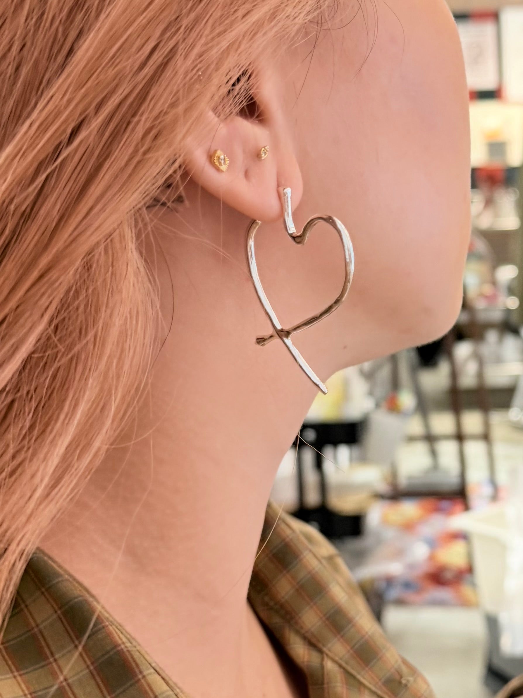 Hallow heart earrings