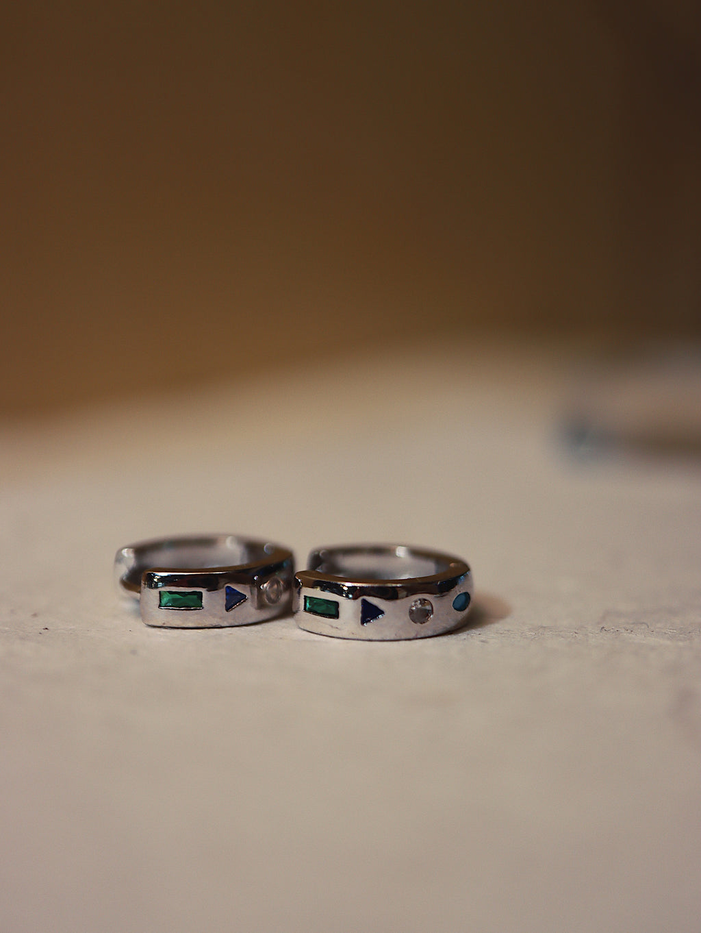 Coloured stud mini hugger earrings，
