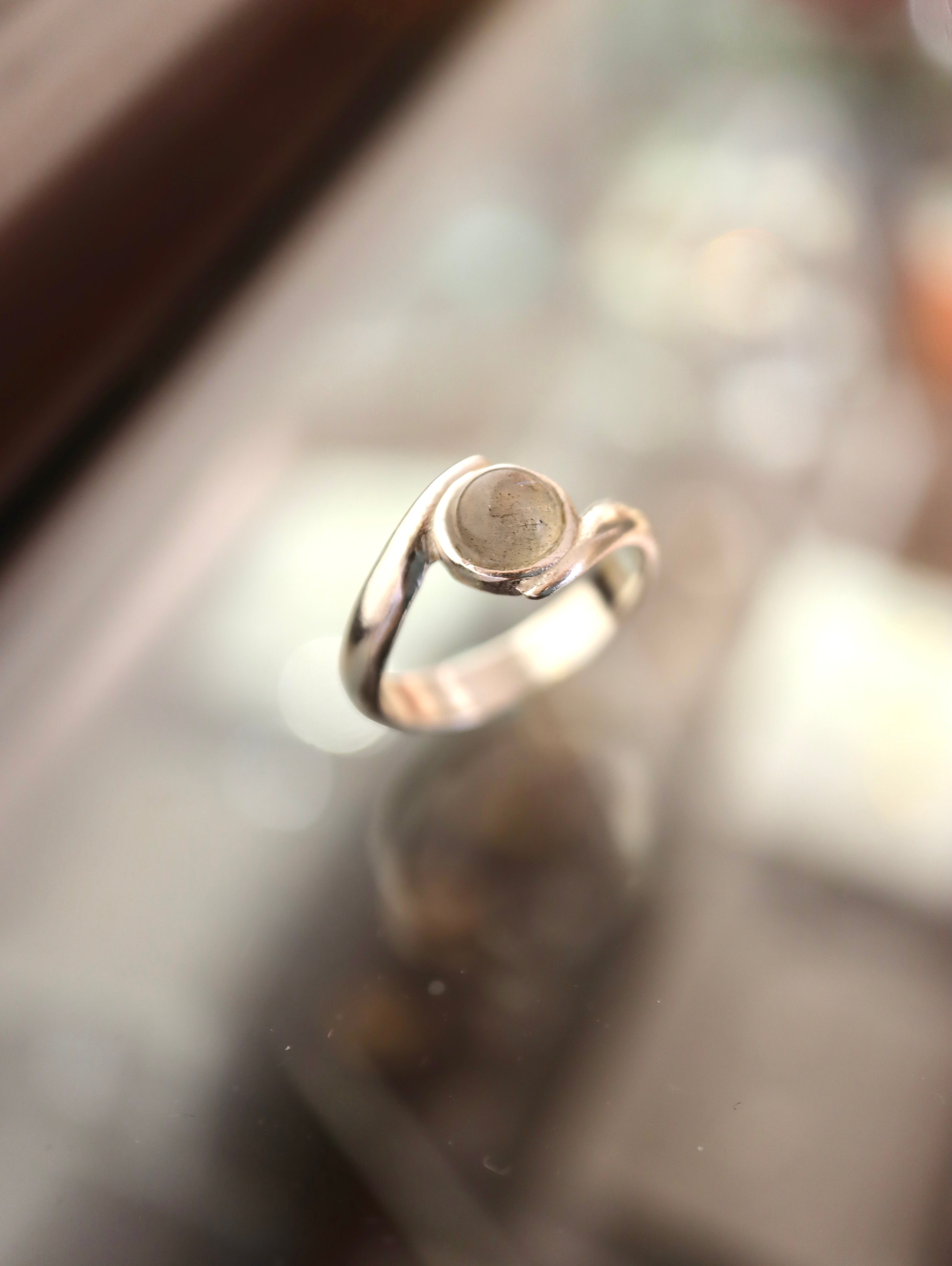 Aura labradorite pinky ring