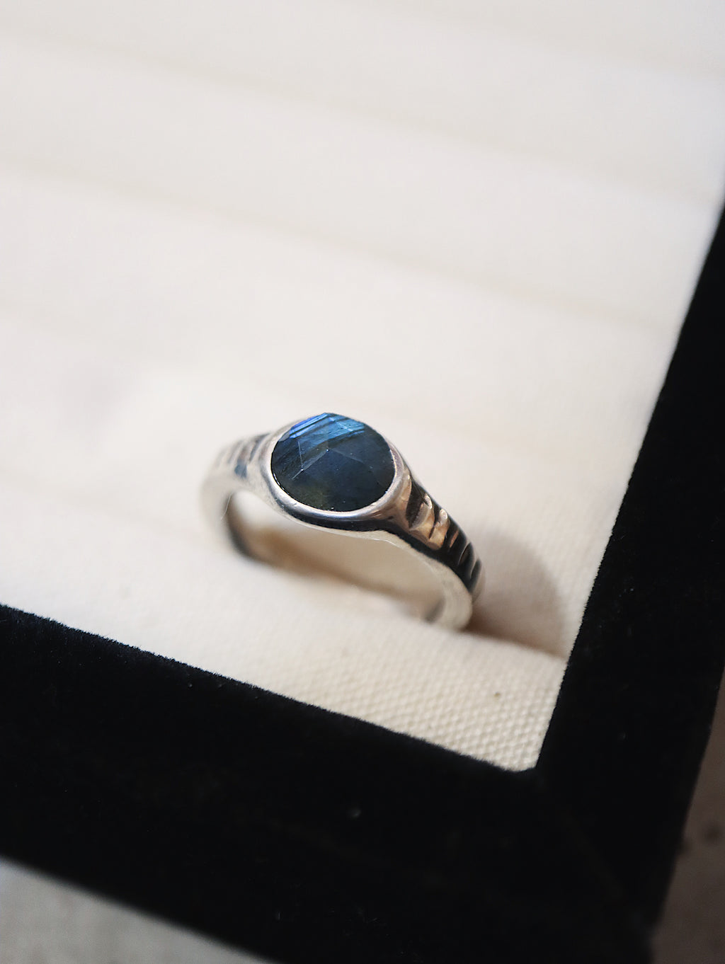 Labradorite gemstone handcraft 925 silver ring
