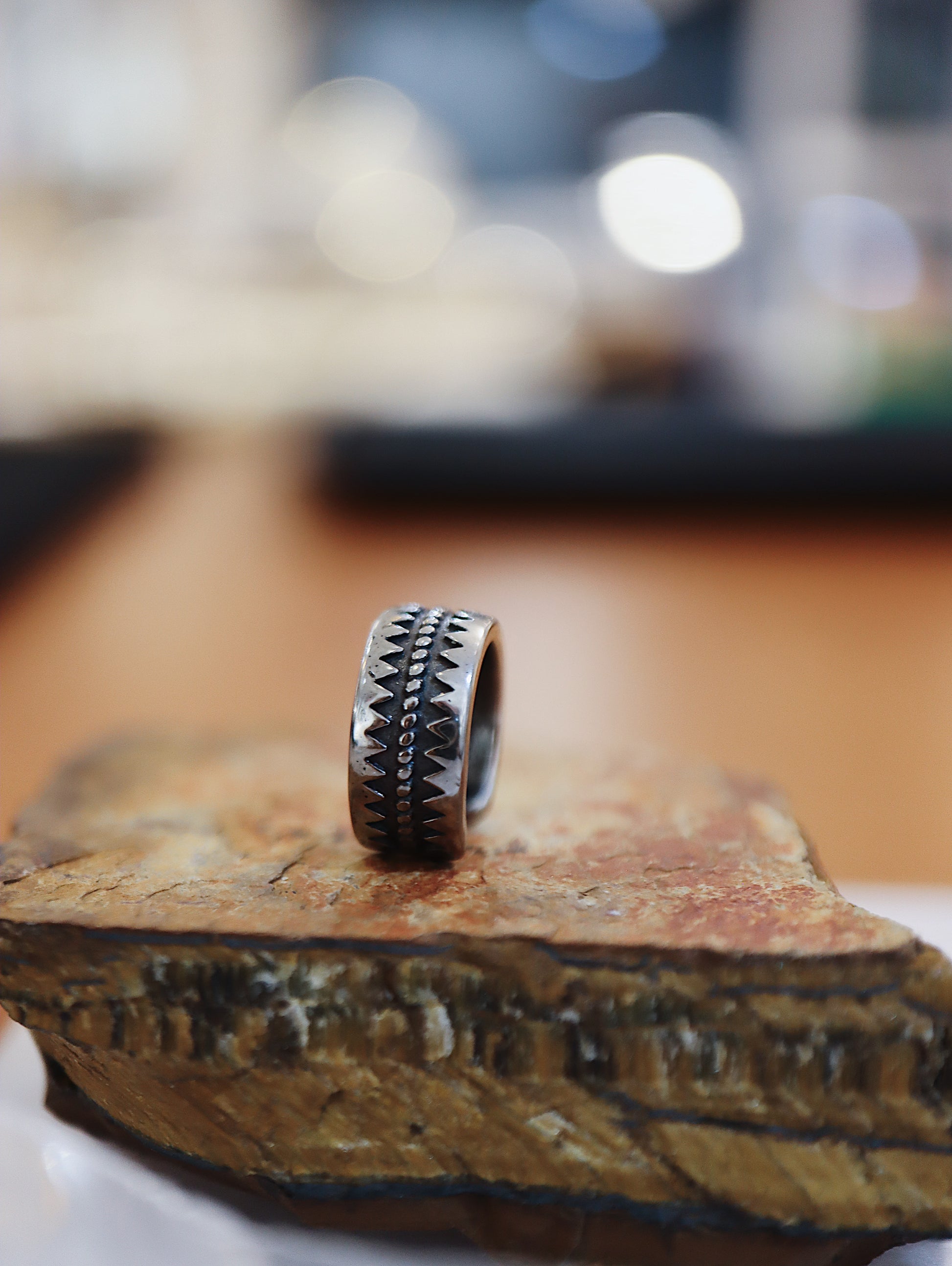 Sawtooth unisex surgical steel Earcuff