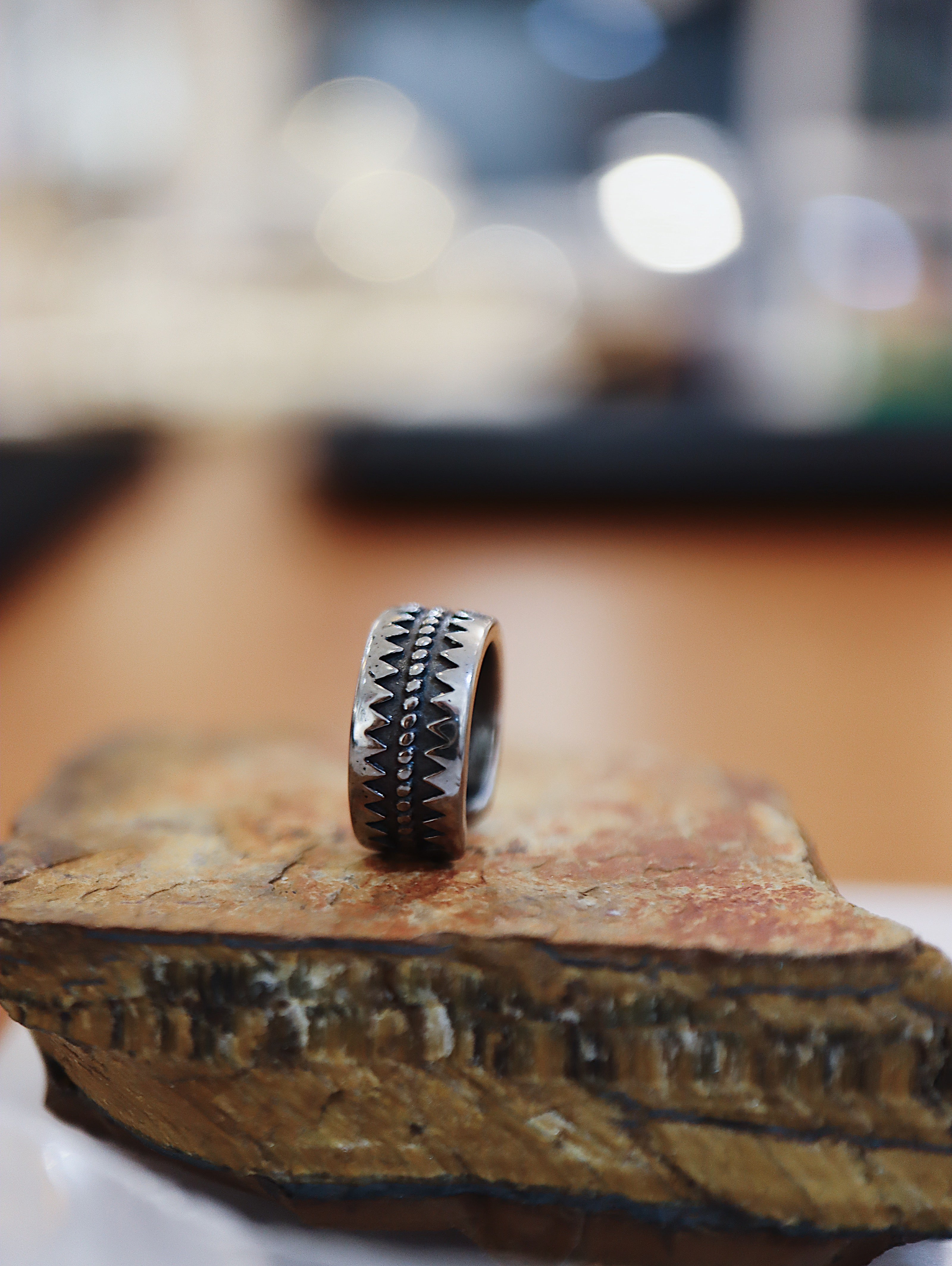 Sawtooth unisex surgical steel Earcuff